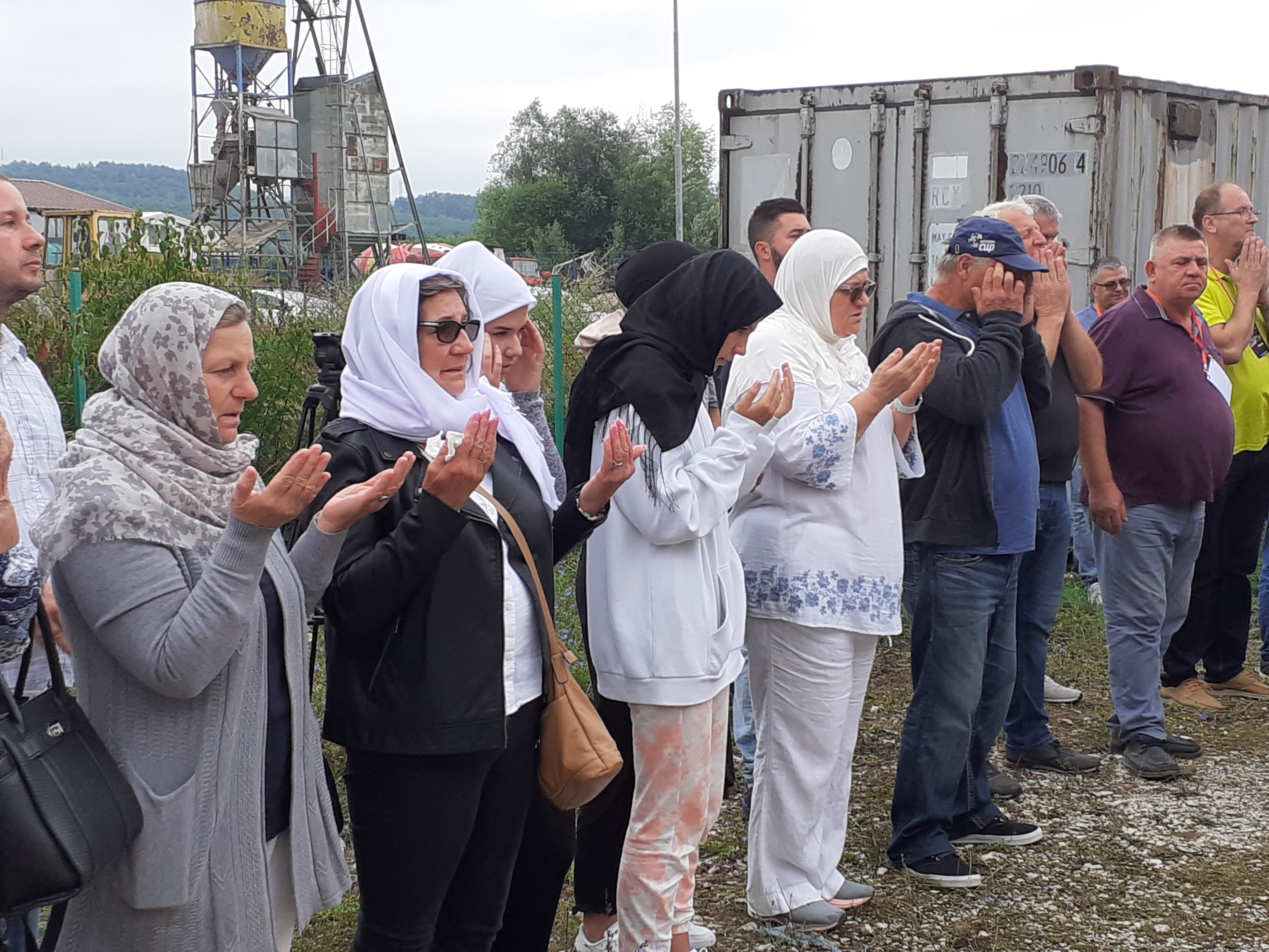 Iz Sanskog Mosta ispraćeni posmrtni ostaci 12 prijedorskih žrtava