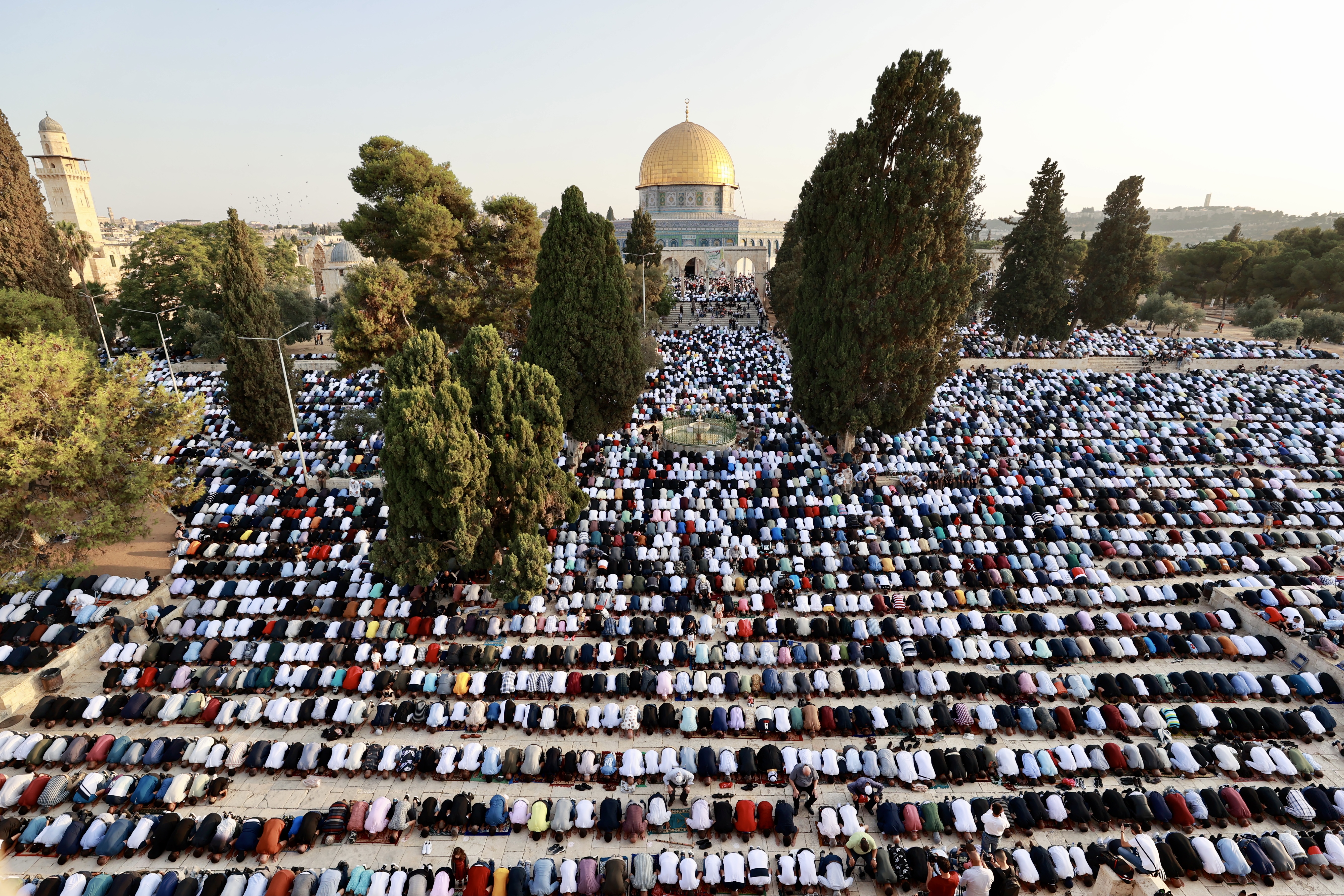 Desetine hiljada muslimana klanjalo bajram-namaz u džamiji Al-Aksa