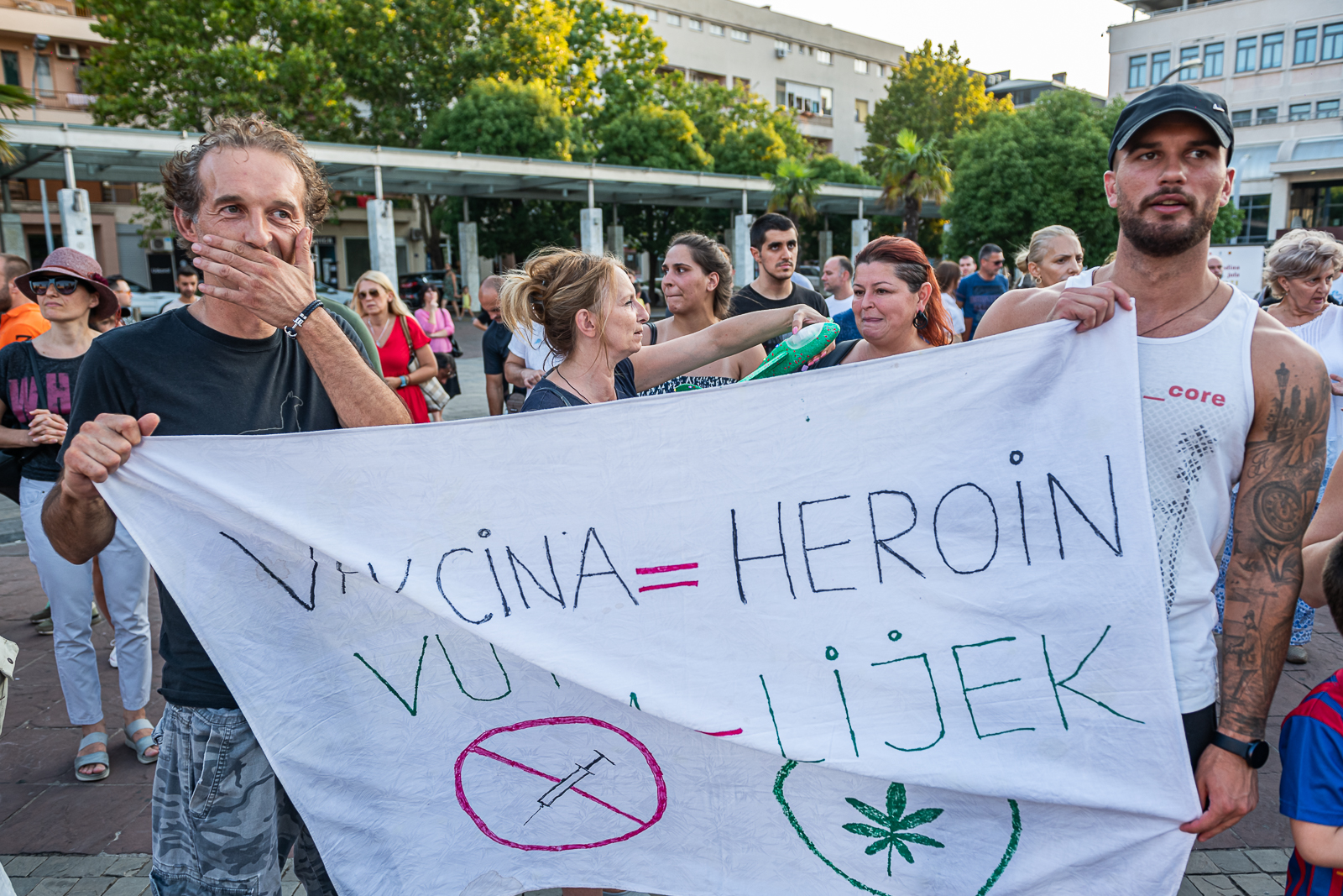 Podgorica: Održan protest zbog epidemiloških mjera, građani se protive obaveznoj vakcinaciji protiv COVID-19