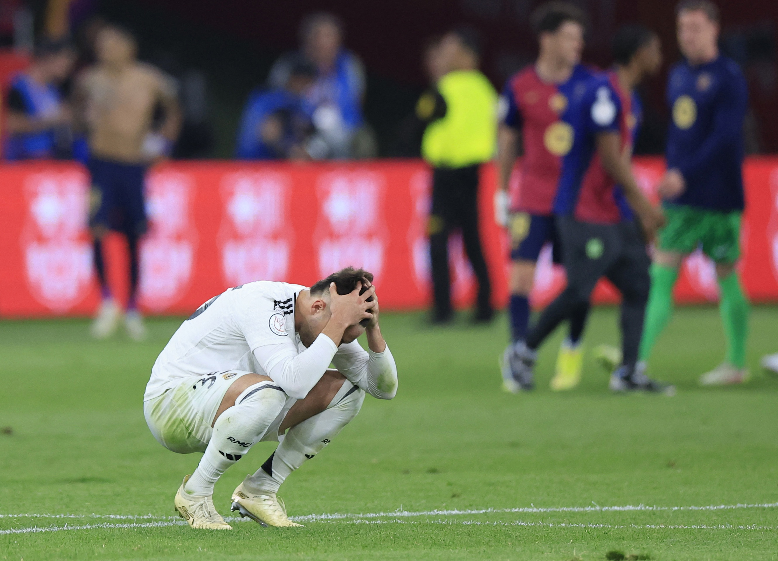 2025-04-26T225125Z_1158952986_UP1EL4Q1RHOLR_RTRMADP_3_SOCCER-SPAIN-BAR-RMA-REPORT