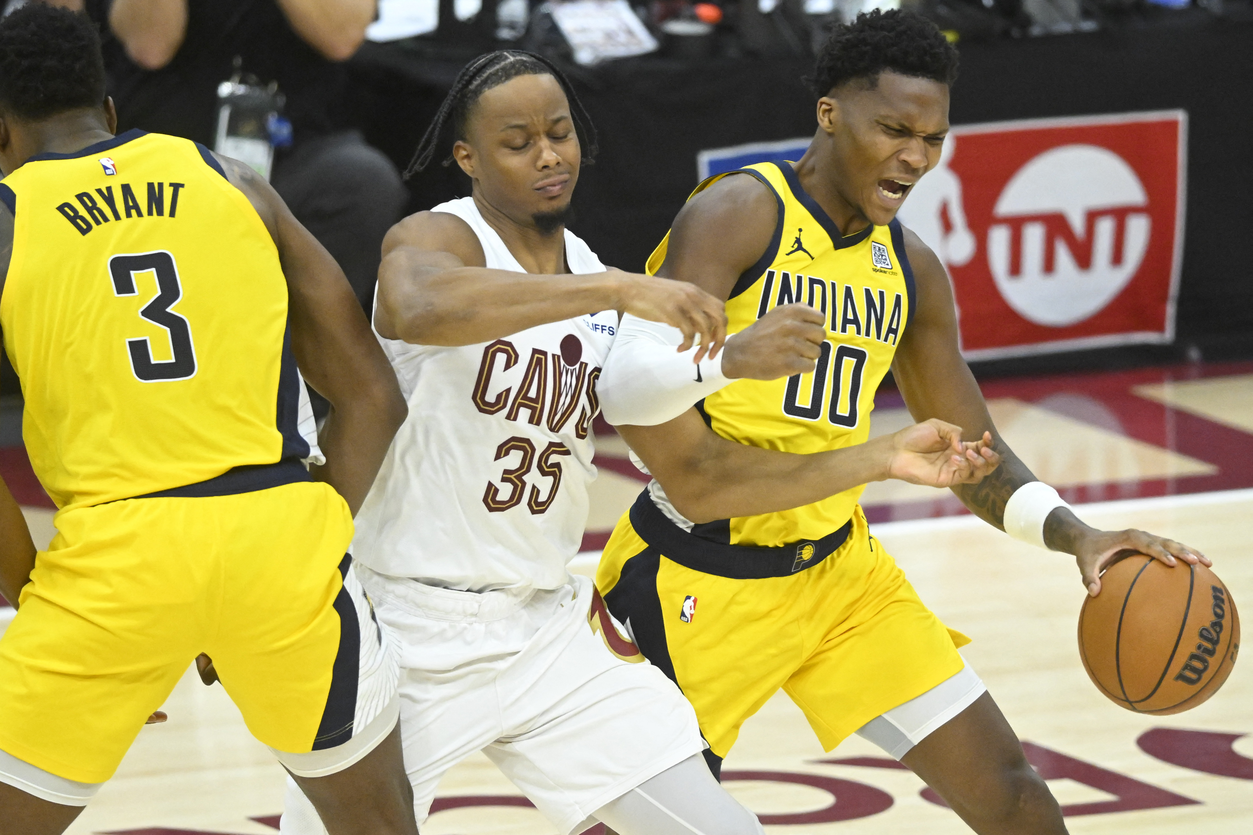 2025-05-07T023809Z_1766060997_MT1USATODAY26108665_RTRMADP_3_NBA-PLAYOFFS-INDIANA-PACERS-AT-CLEVELAND-CAVALIERS