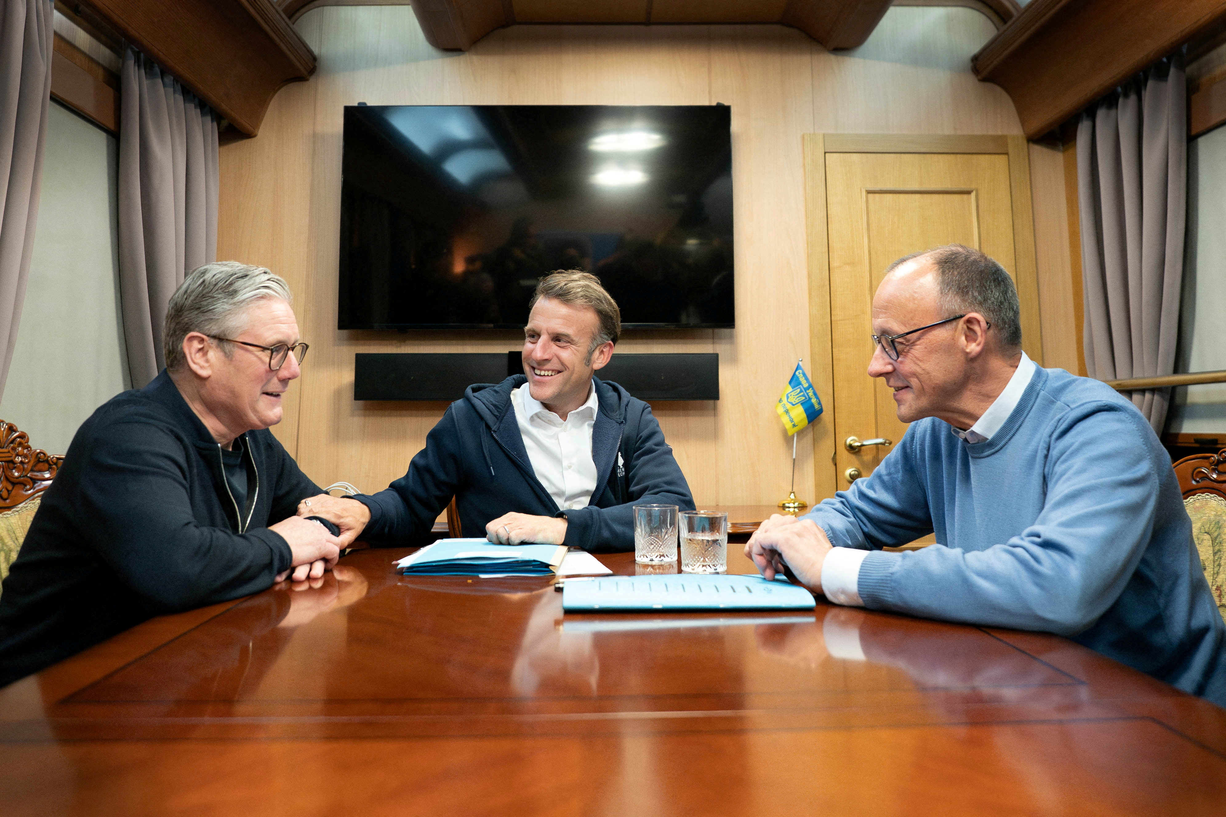 Keir Starmer, Emmanuel Macron, Friedrich Merz u vozu za Ukrajinu