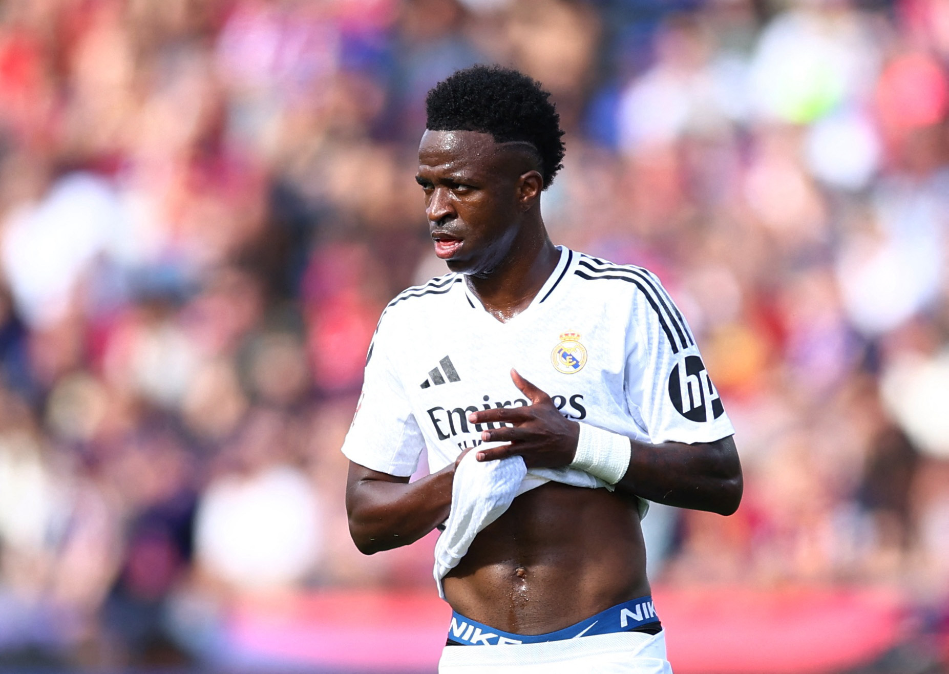 2025-05-11T155818Z_499550824_UP1EL5B18D5CU_RTRMADP_3_SOCCER-SPAIN-BAR-RMA-REPORT