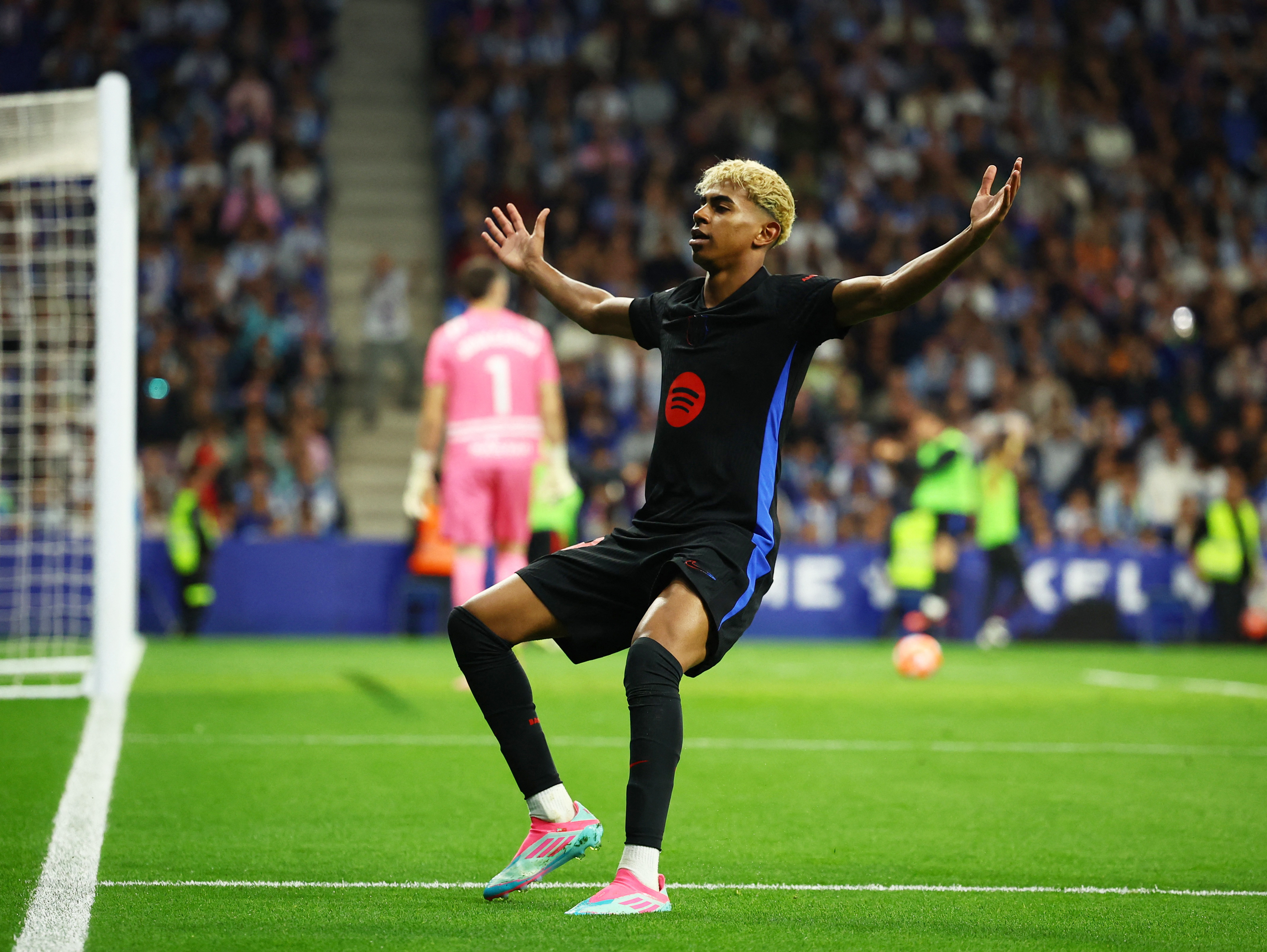 2025-05-15T204901Z_33755687_UP1EL5F1LTNMV_RTRMADP_3_SOCCER-SPAIN-ESP-BAR-REPORT