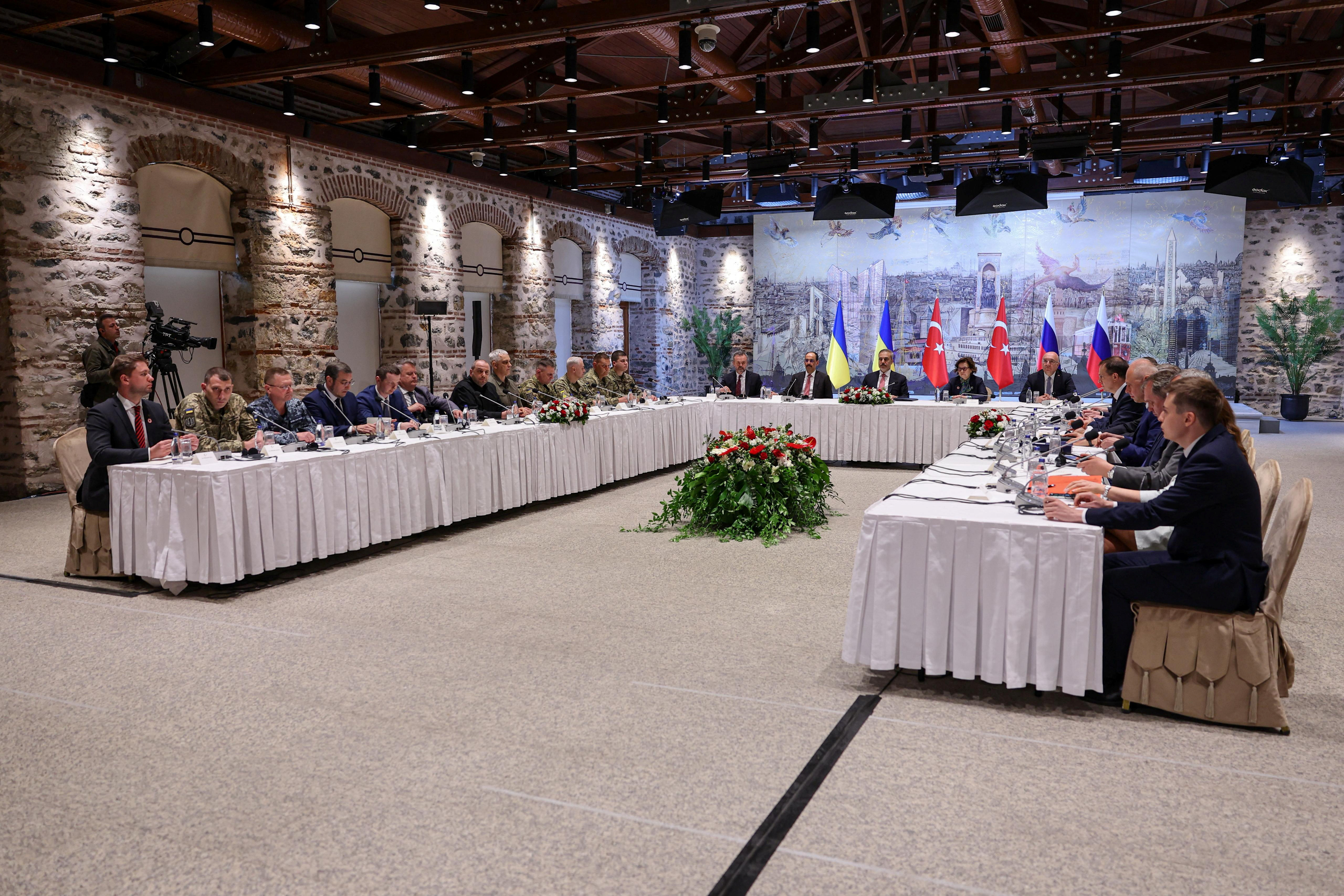 2025-05-16T111901Z_687433255_RC2ZIEA7QDYO_RTRMADP_3_UKRAINE-CRISIS-TALKS-START