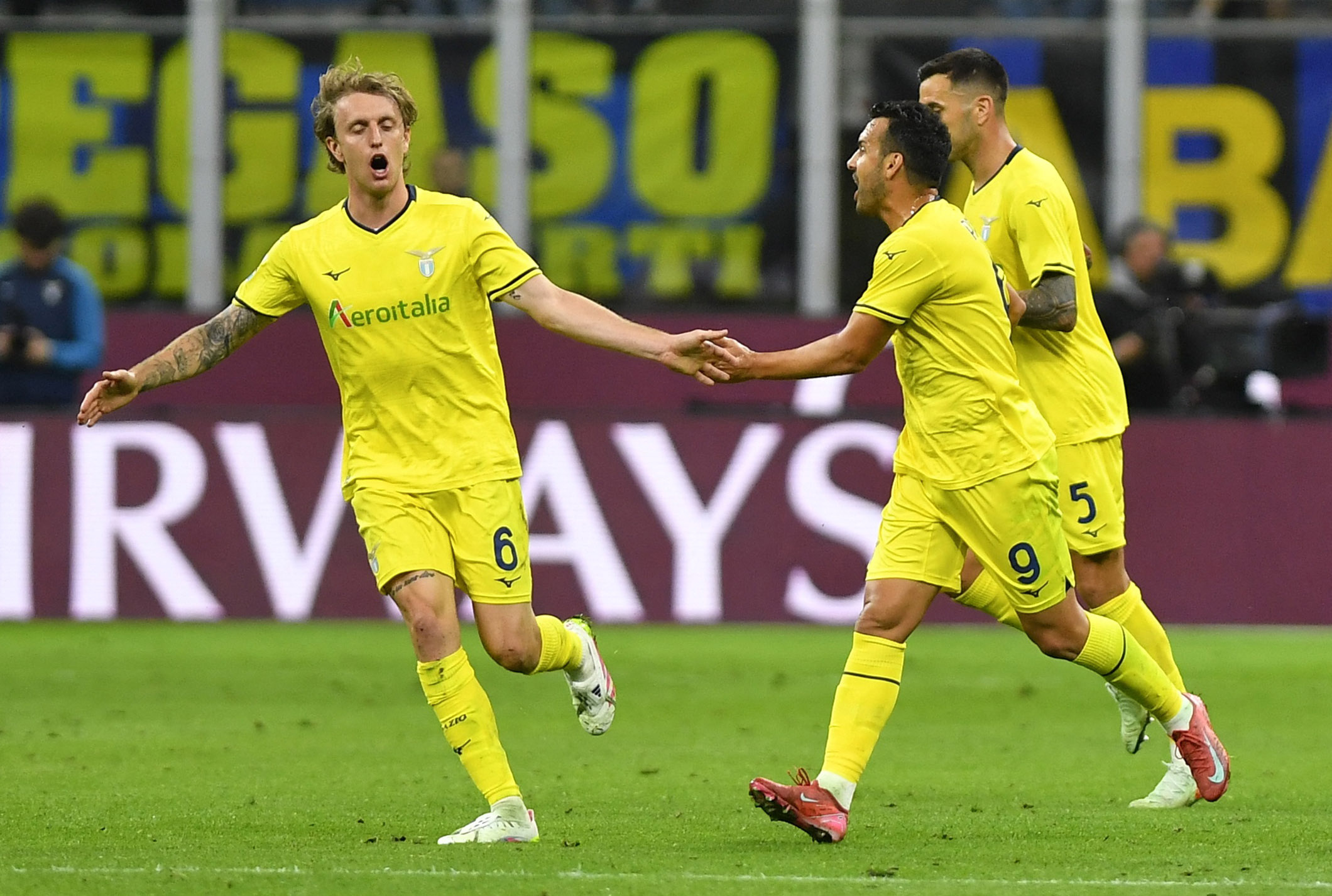 2025-05-18T202822Z_38992878_UP1EL5I1KV9MB_RTRMADP_3_SOCCER-ITALY-INT-LAZ-REPORT