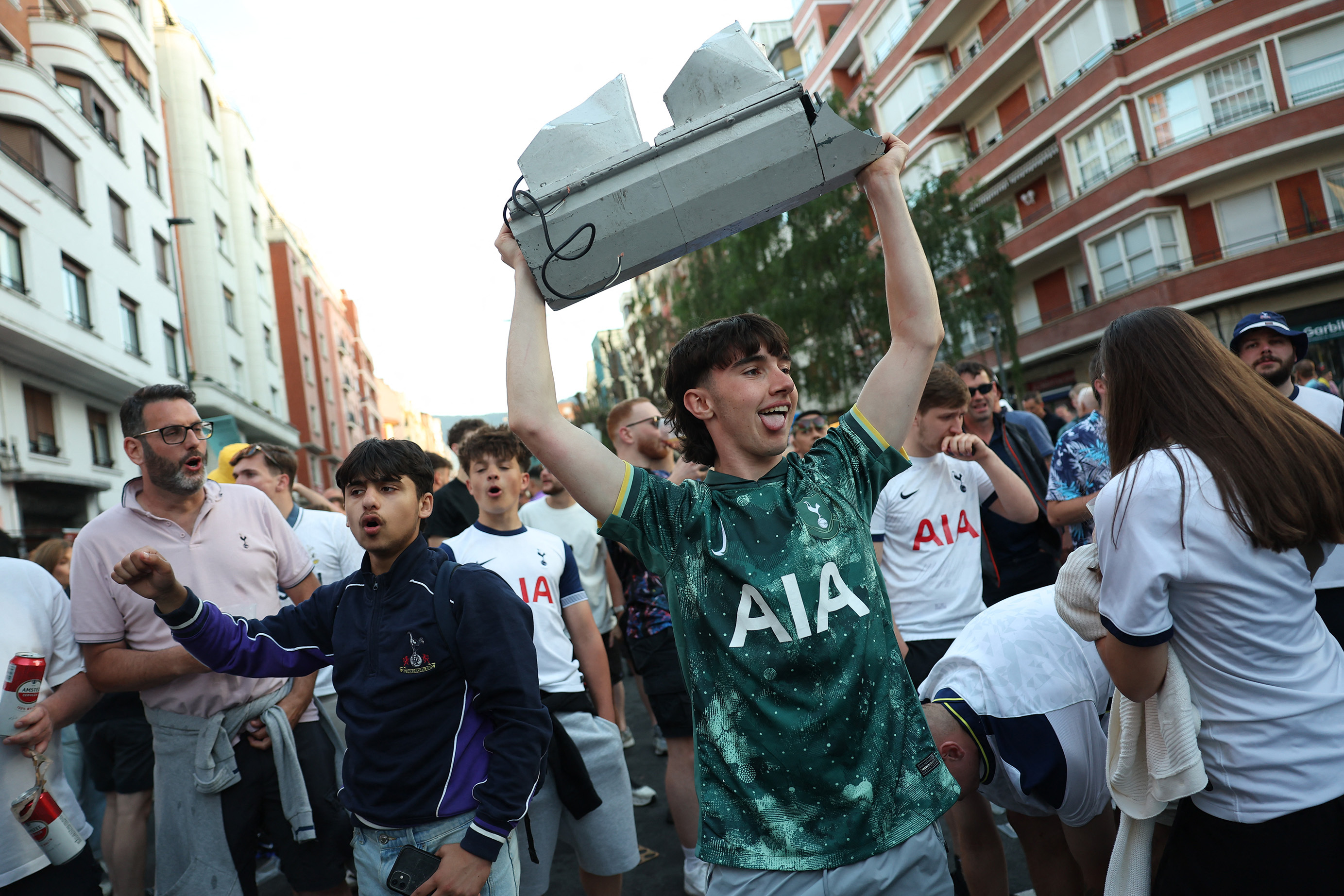 2025-05-20T185748Z_730859661_UP1EL5K1GOB87_RTRMADP_3_SOCCER-EUROPA-TOT-MUN-PREVIEW