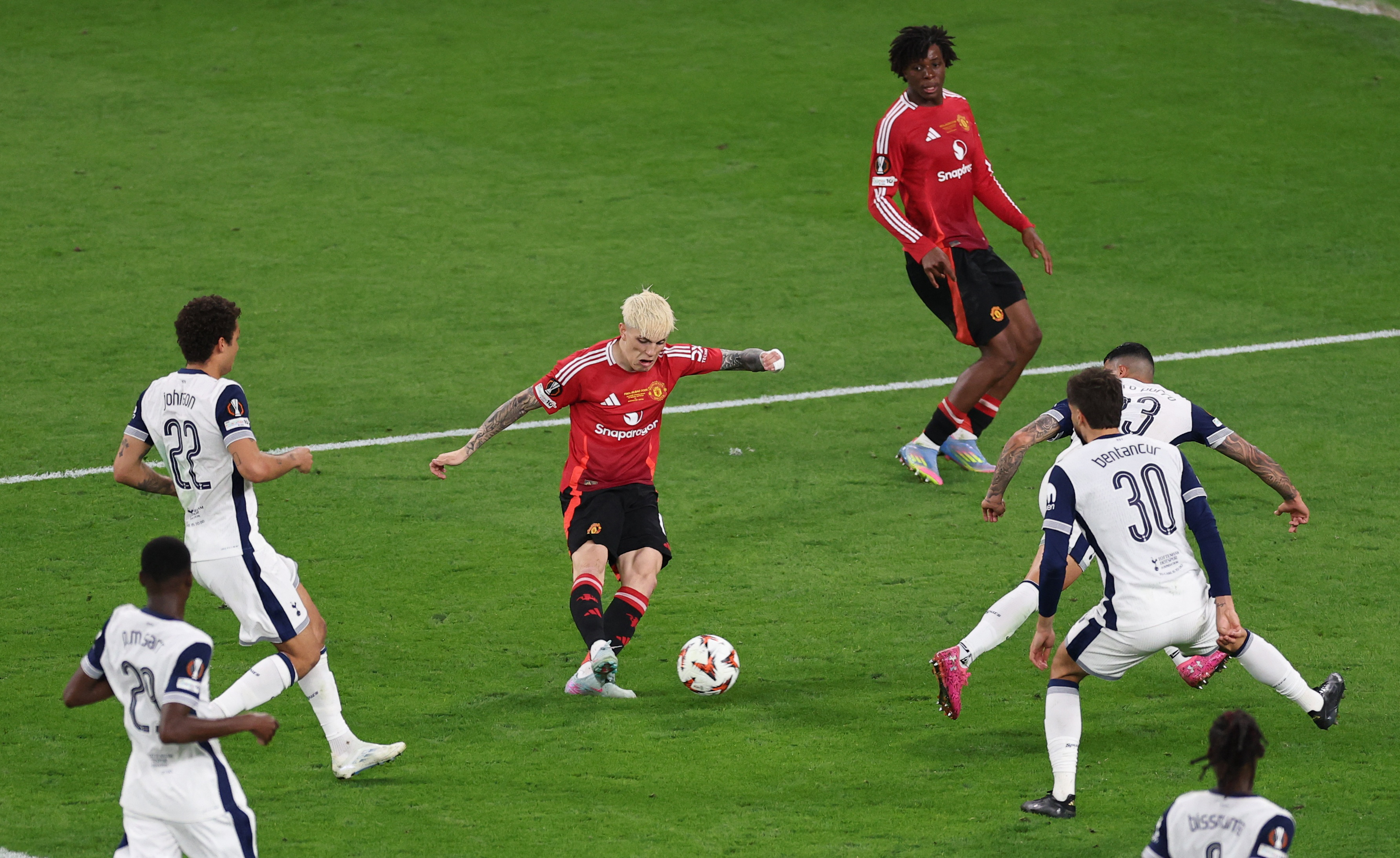 2025-05-21T203649Z_436551683_UP1EL5L1L9CI9_RTRMADP_3_SOCCER-EUROPA-TOT-MUN-REPORT