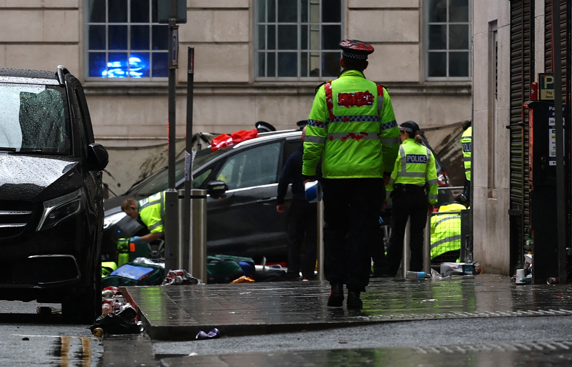 2025-05-26T183330Z_1809035169_UP1EL5Q1FJSME_RTRMADP_3_SOCCER-ENGLAND-LIV-INCIDENT