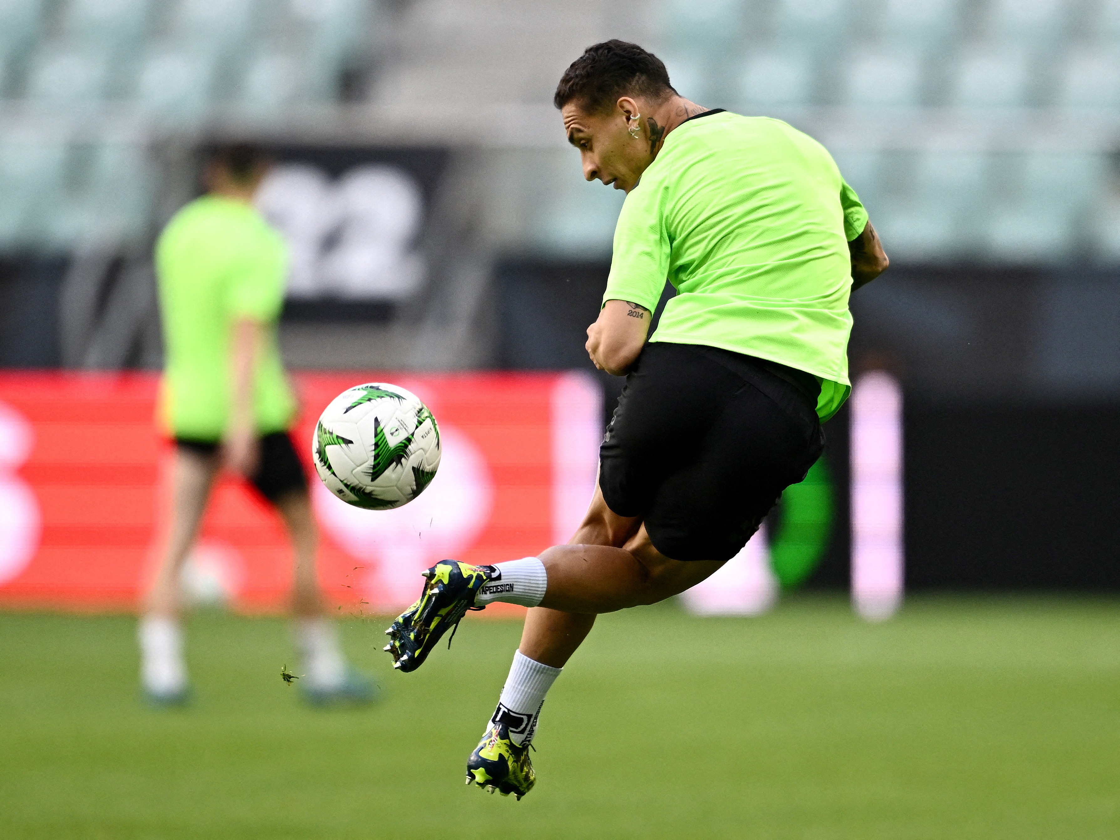 2025-05-27T204021Z_1472581996_UP1EL5R1A6T26_RTRMADP_3_SOCCER-CONFERENCE-BET-CHE-PREVIEW