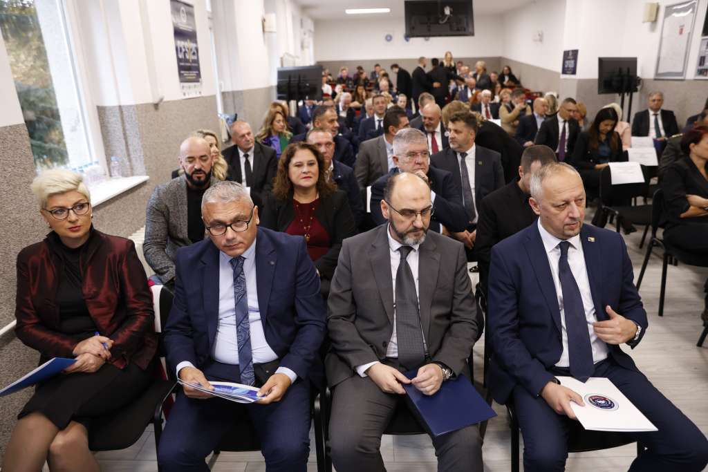 l_0602365beab66cf161dfe99369cf74c4