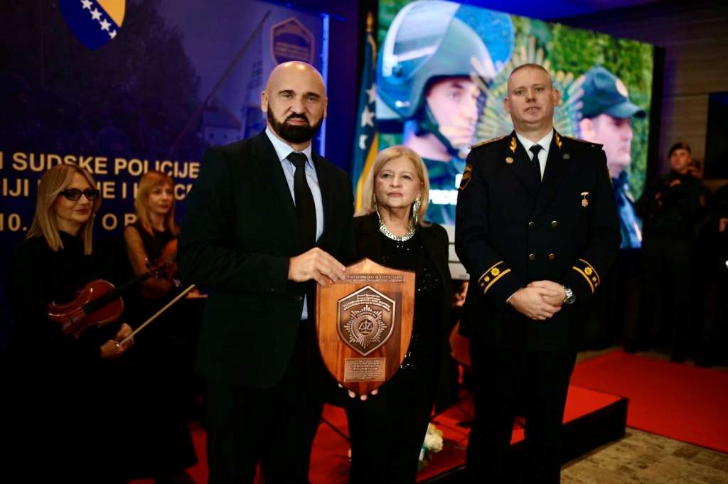 l_03cfe6aed948abf6d5e4f2179d741235