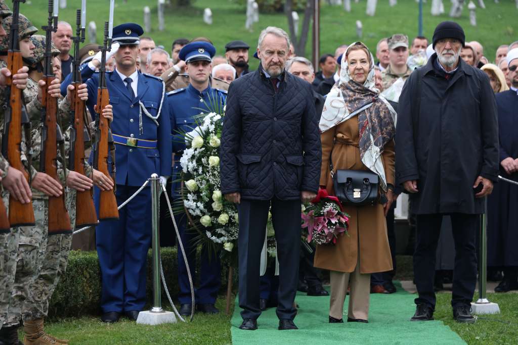 l_f7b2e5b3278d26474d135d9ea517bfbc