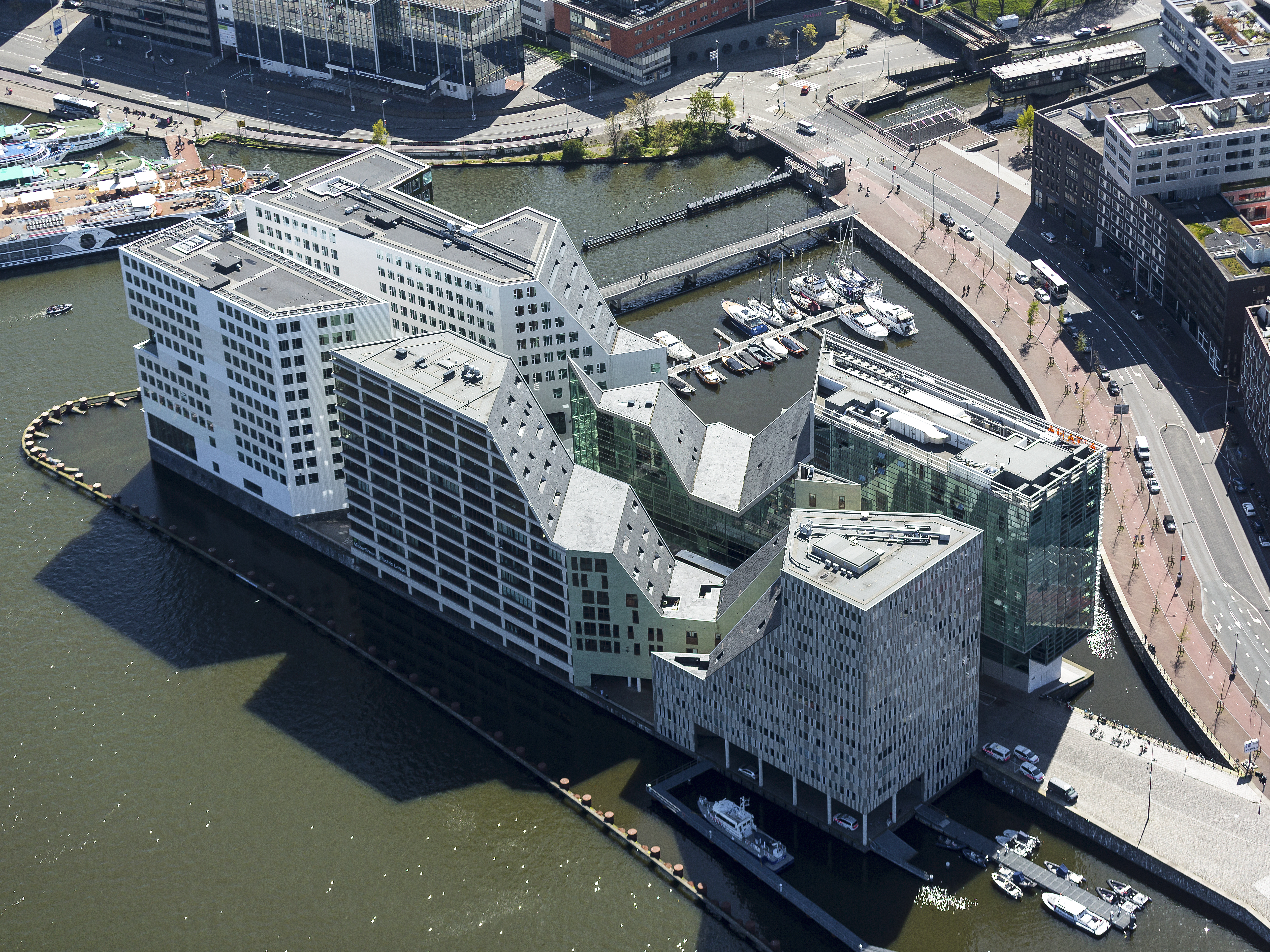 1760633658_shutterstock_749246191