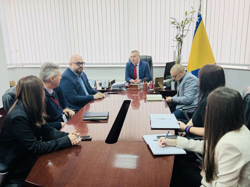 l_4a9803216596425993740c81eaa07141