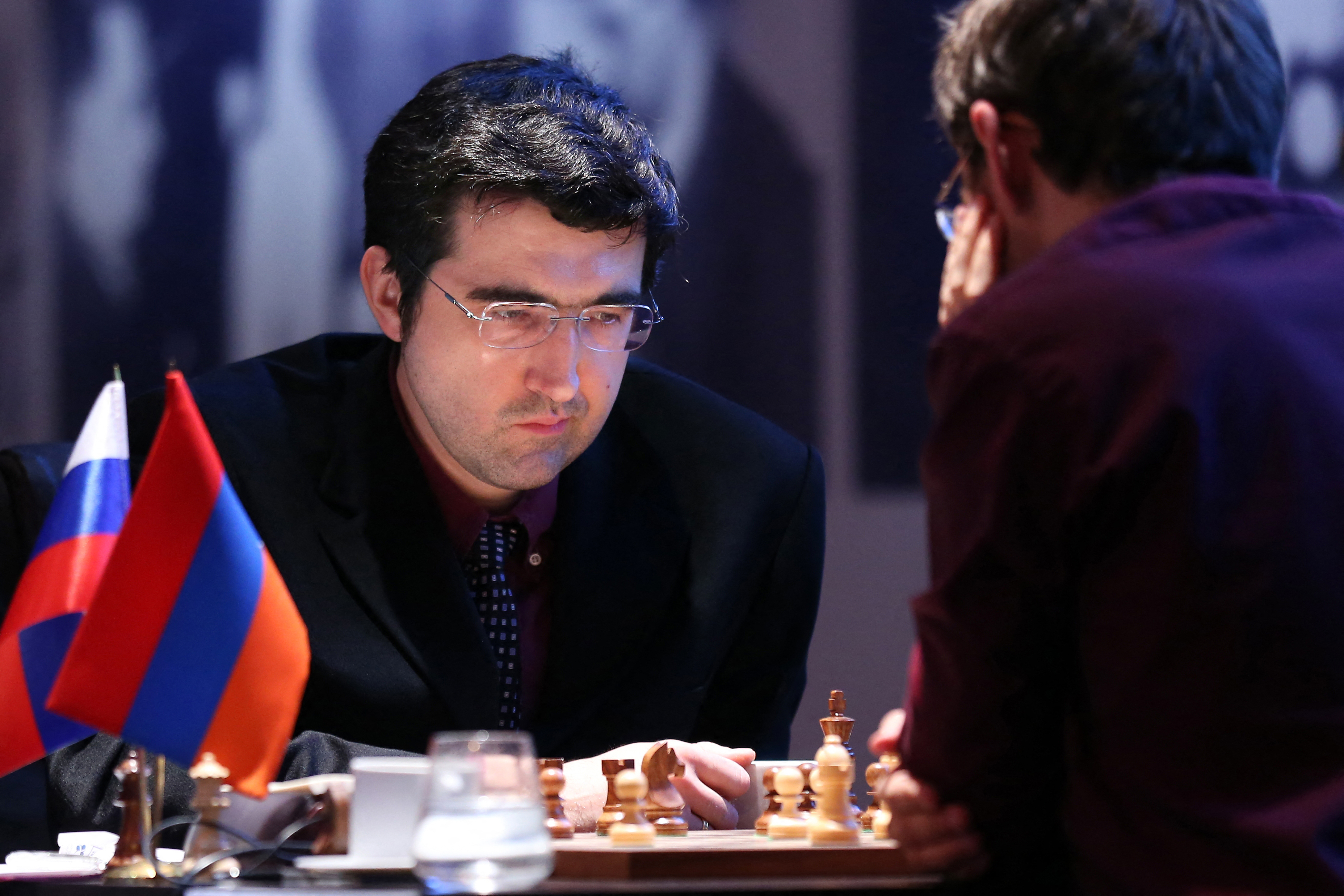 Russia's Vladimir Kramnik (L) and Armenia's Levon Aronian