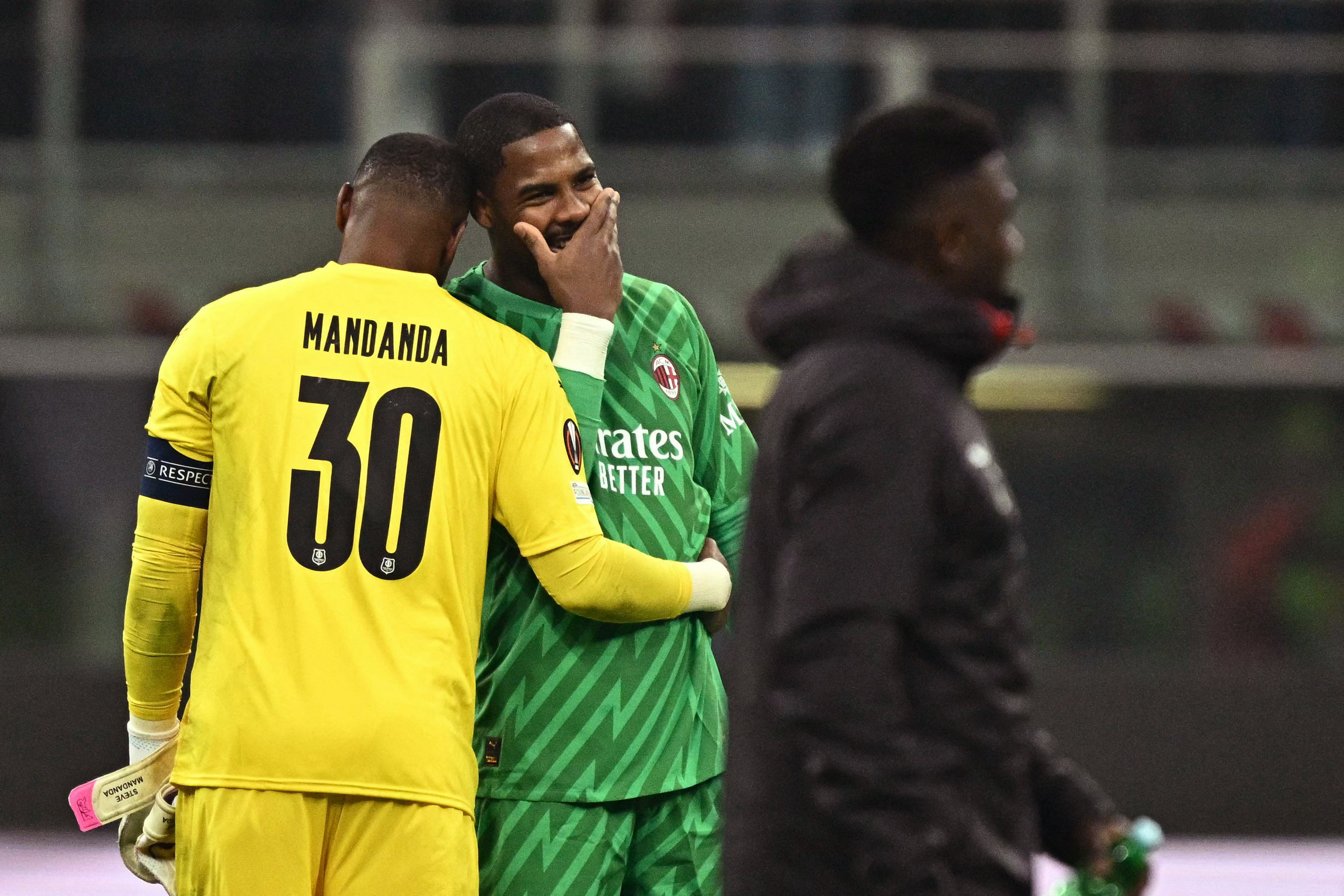 Rennes' French goalkeeper #30 Steve Mandanda