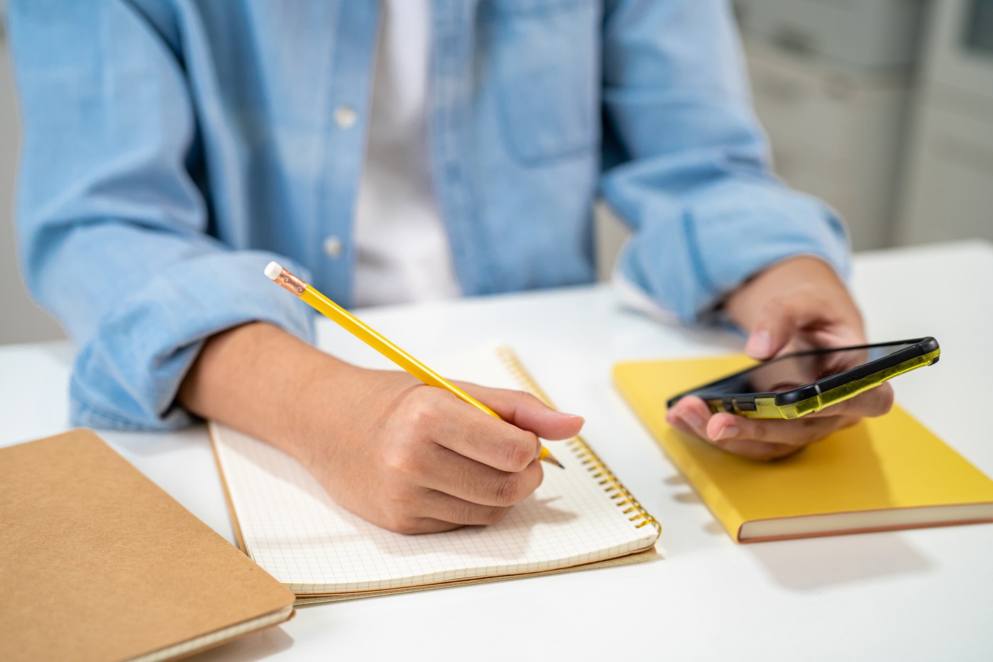 mobiteli djeca učenici škola