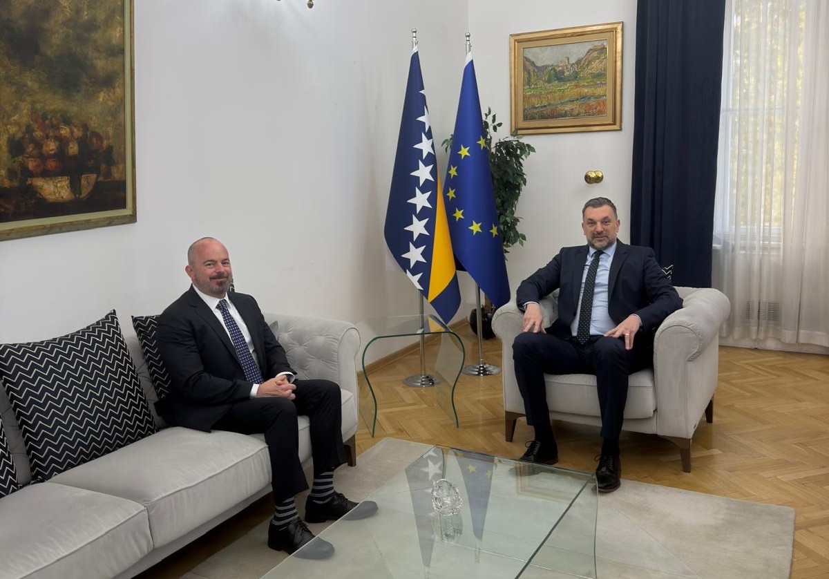 78716e09-ba57-46dd-8ad7-0d65b8866061