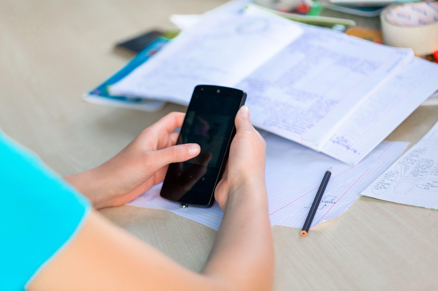 mobiteli djeca učenici škola