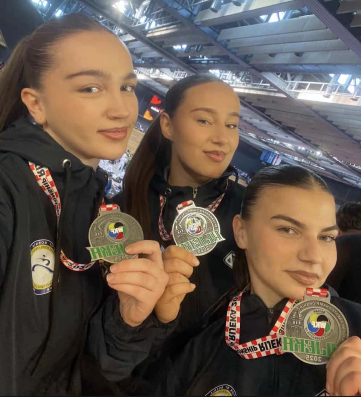 90a06823-5f5b-4449-b251-75e047c7d820