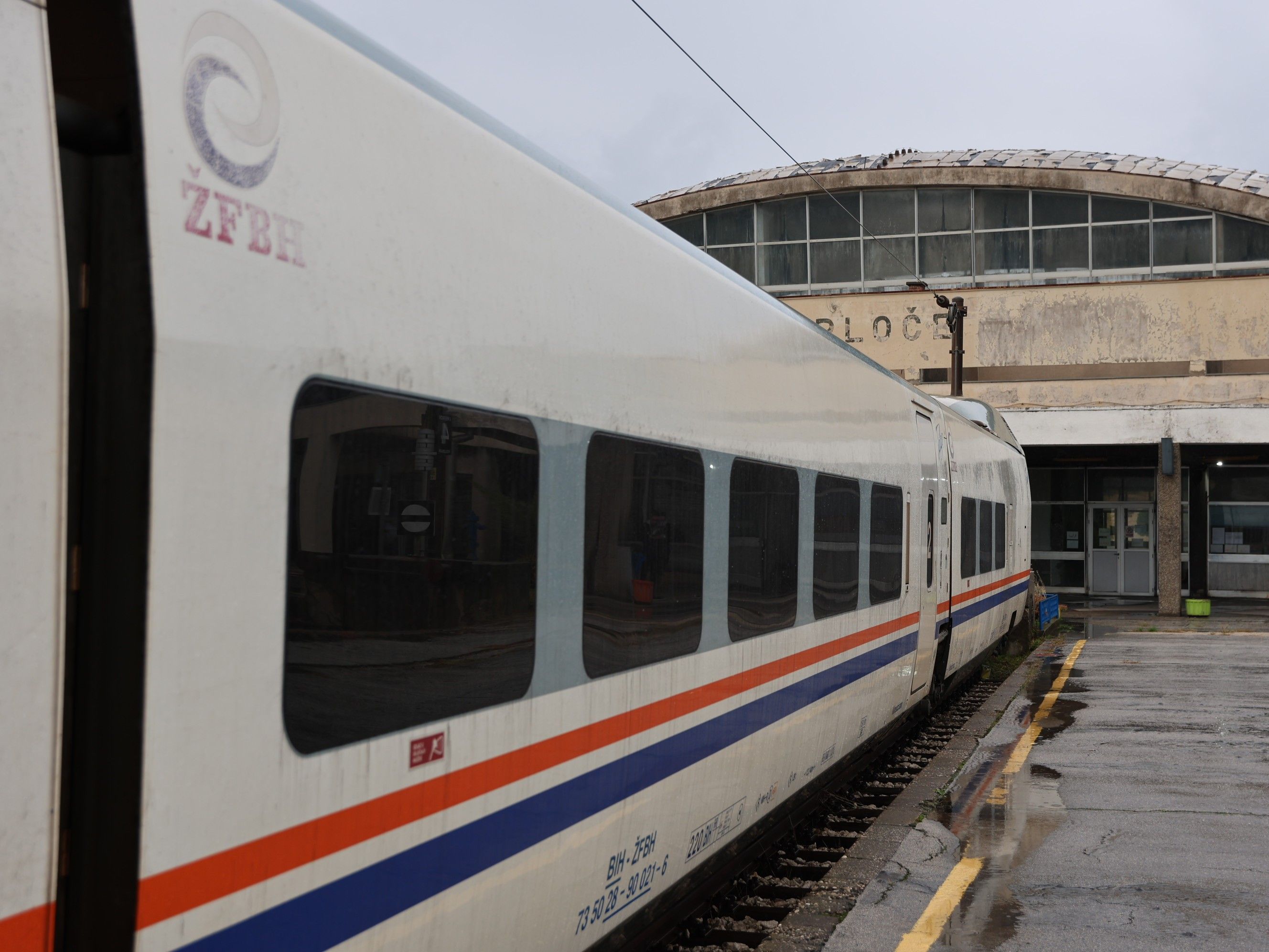 Prvi međunarodni vlak na novoj željezničkoj liniji Sarajevo-Ploče-Sarajevo krenuo je u nedjelju iz stanice Ploče