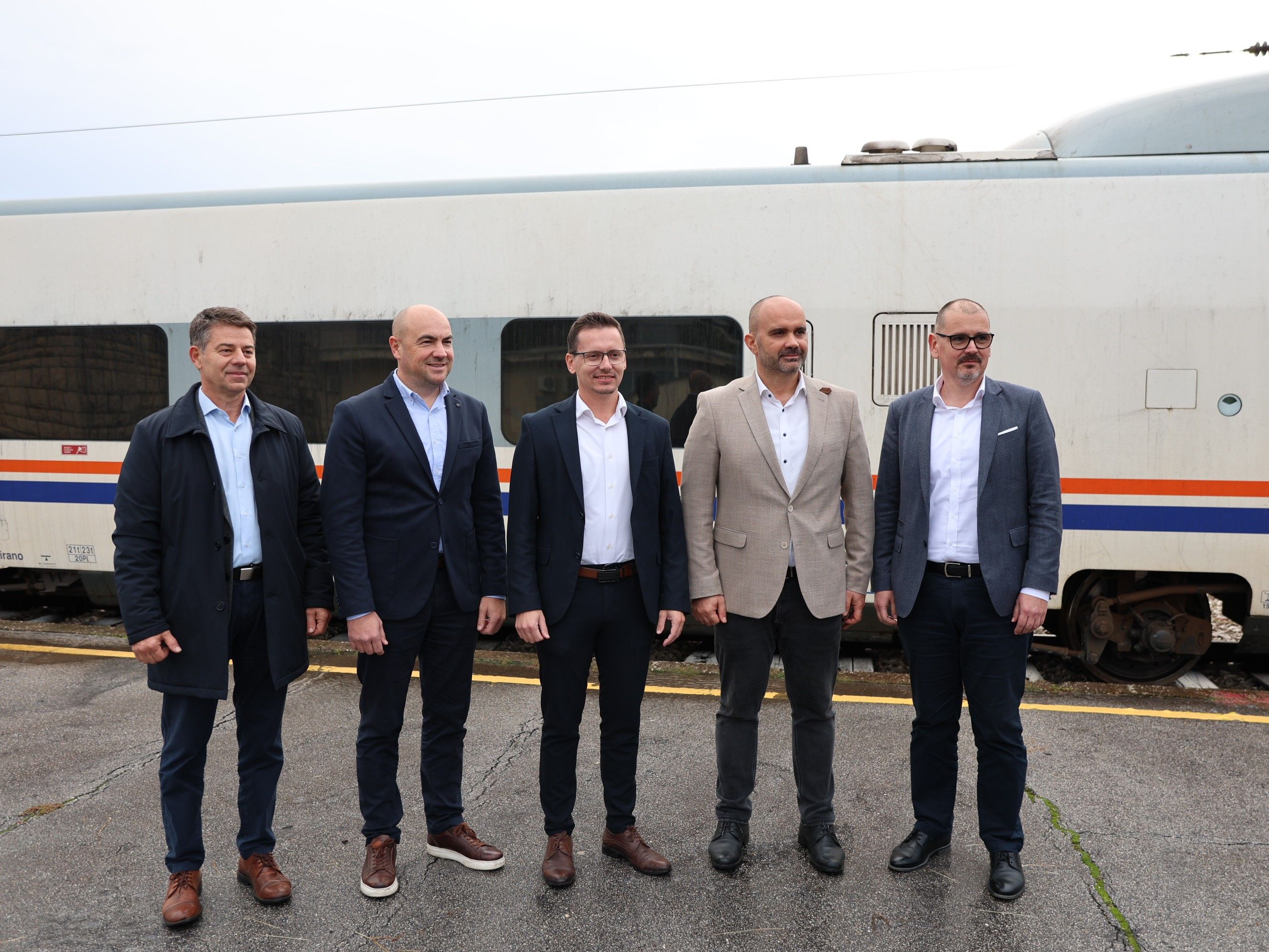 Prvi međunarodni vlak na novoj željezničkoj liniji Sarajevo-Ploče-Sarajevo krenuo je u nedjelju iz stanice Ploče