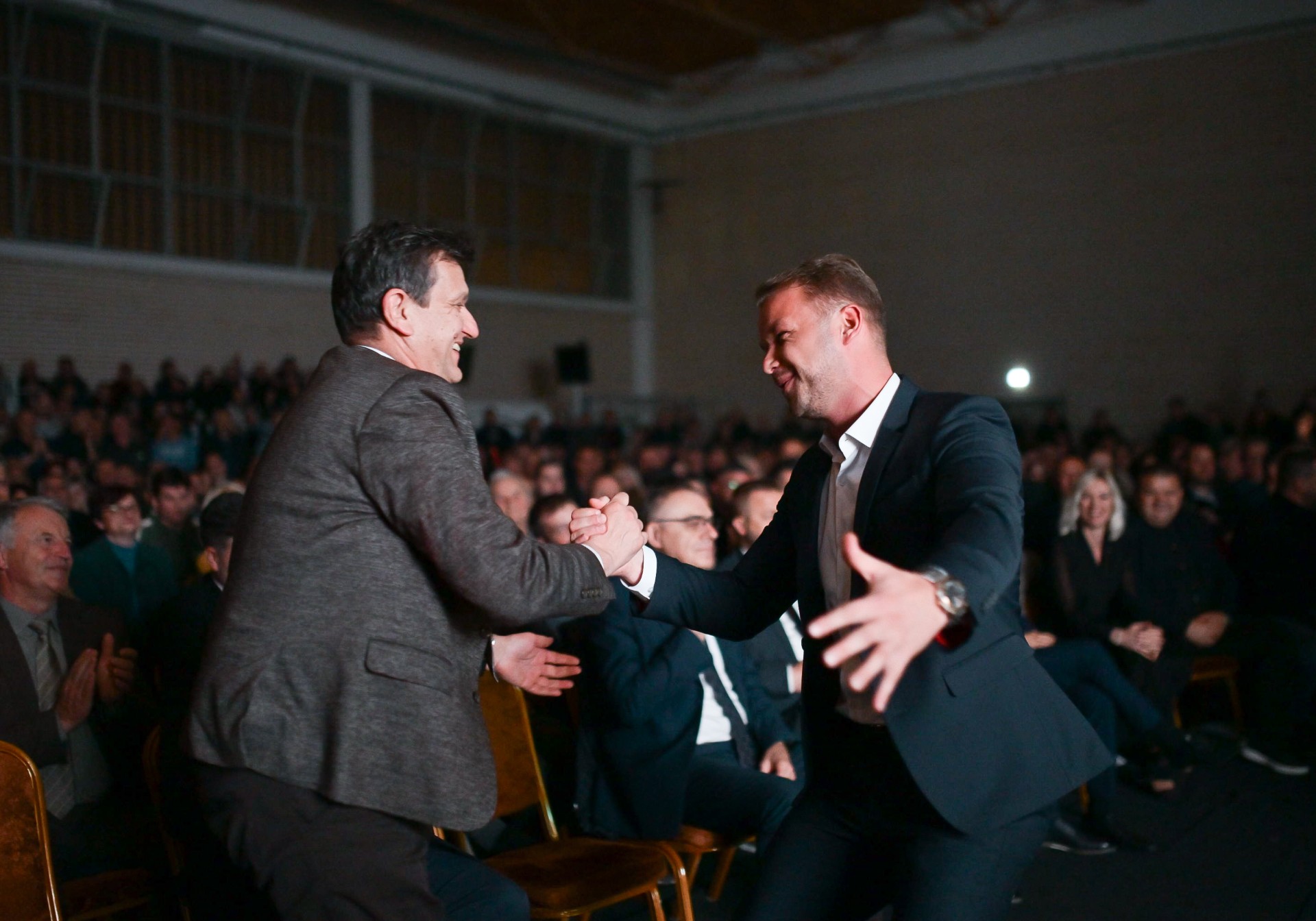 thumbnail_1763929371478856