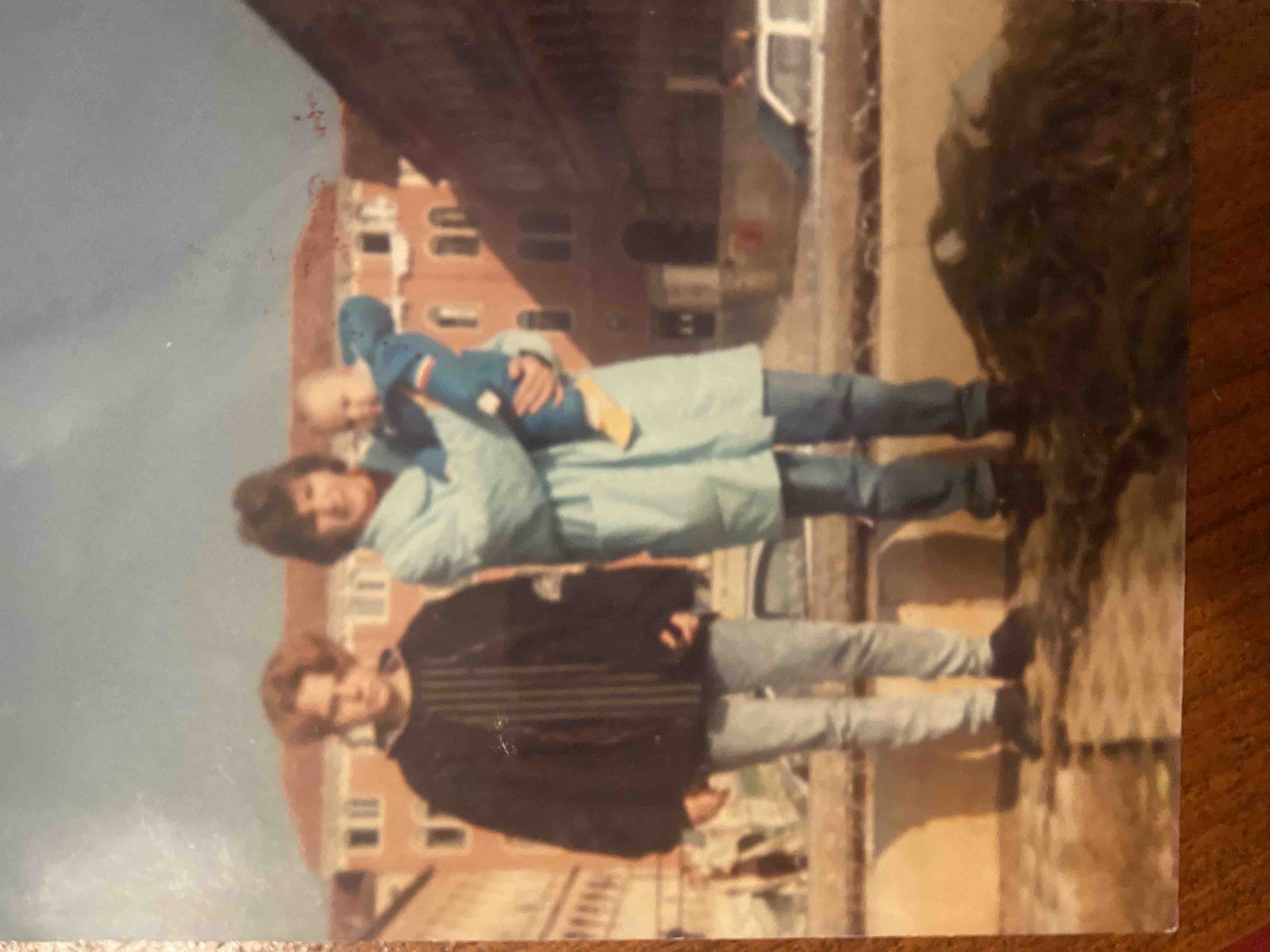 Faruk sa majkom i sestrom