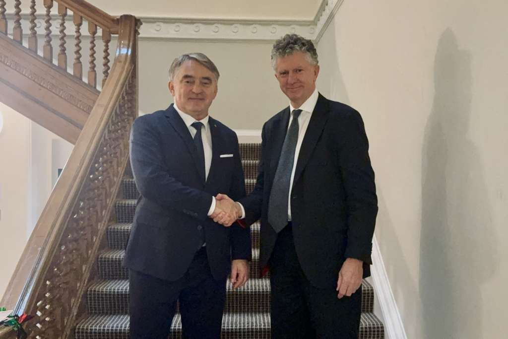 Željko Komšić, Jonathan Powell