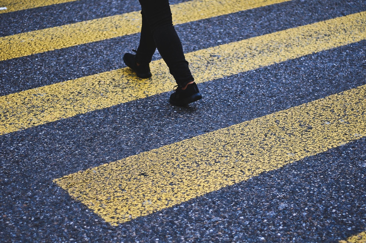 pedestrian-crossing-5104595_1280