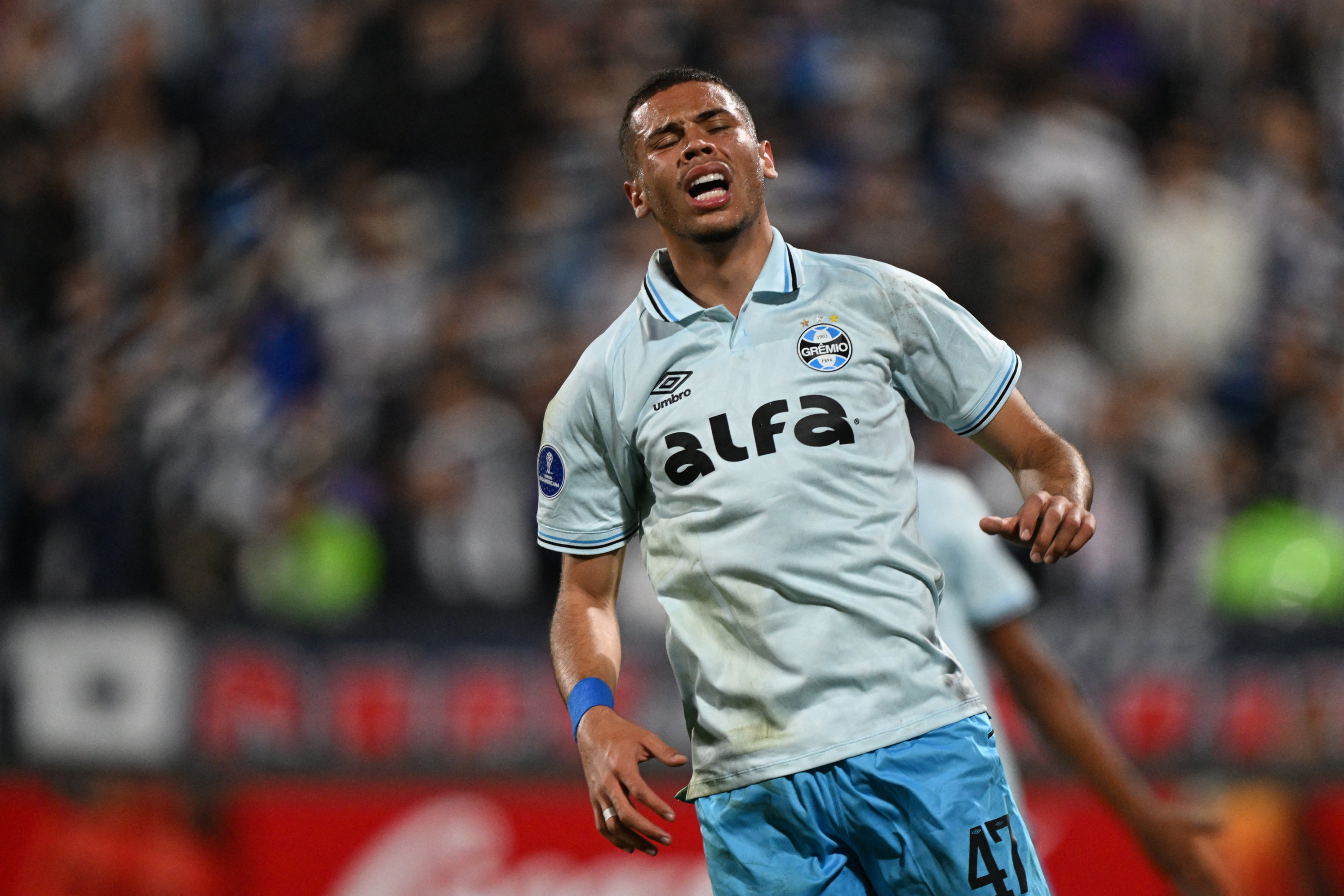 Gremio's forward #47 Alysson