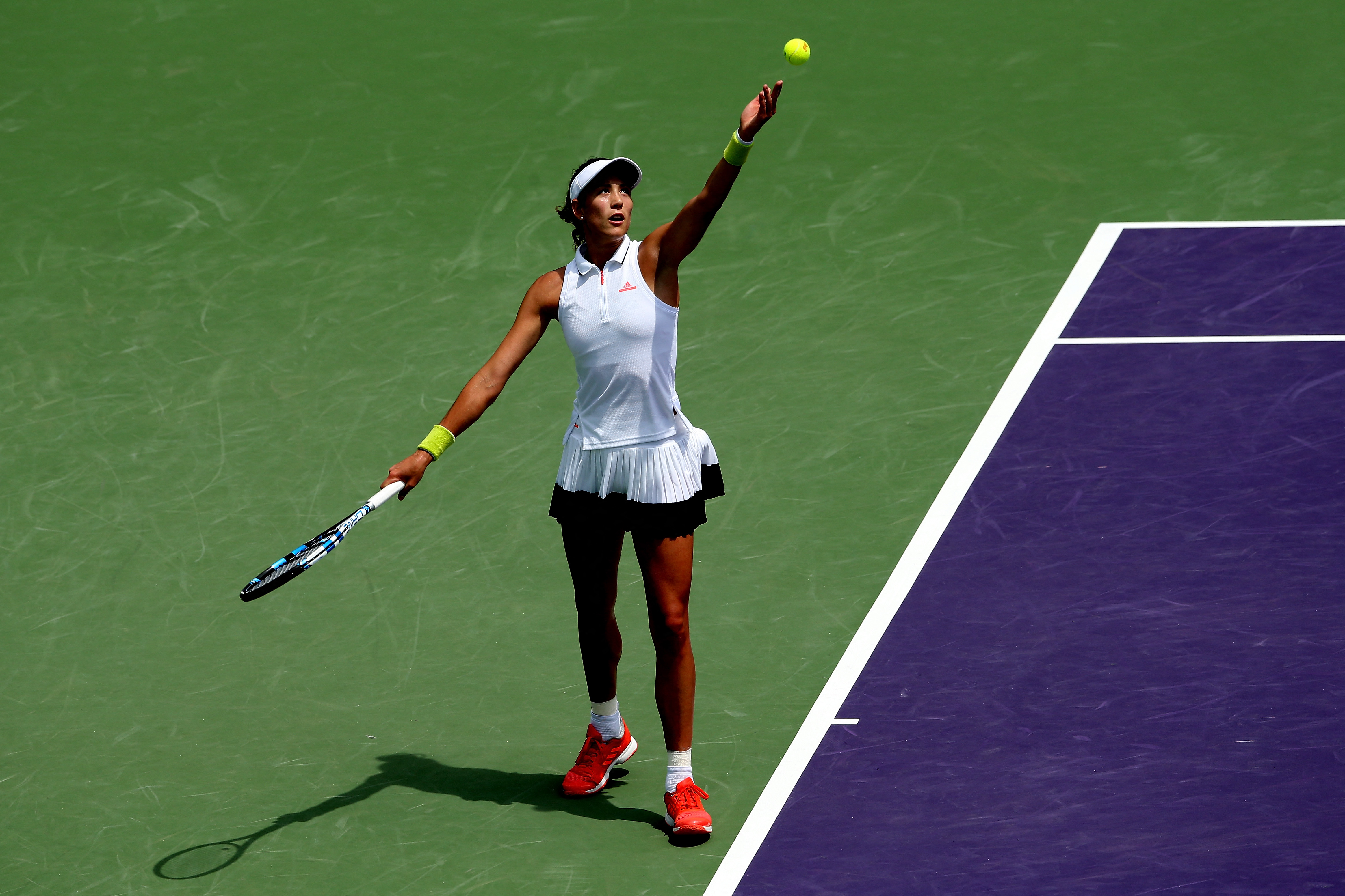 KEY BISCAYNE, FL - MARCH 25: Garbine Mugurza of Spain serves to Zhang Shuai
