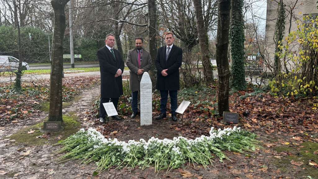 l_c3d0cd8dedc2406796cb17c2a781a49f