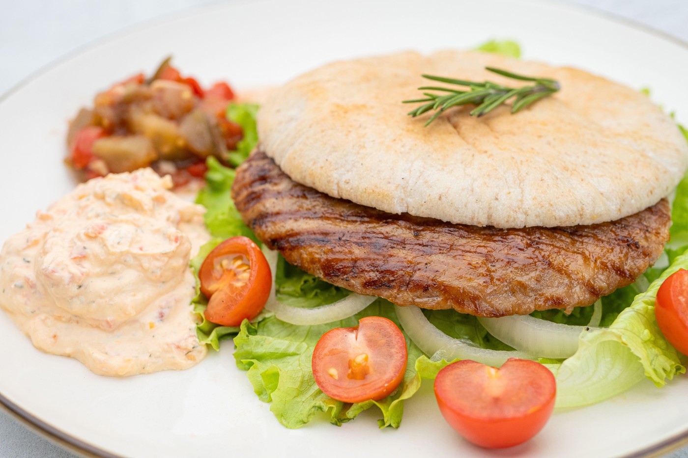 hamburger roštilj meso jelo