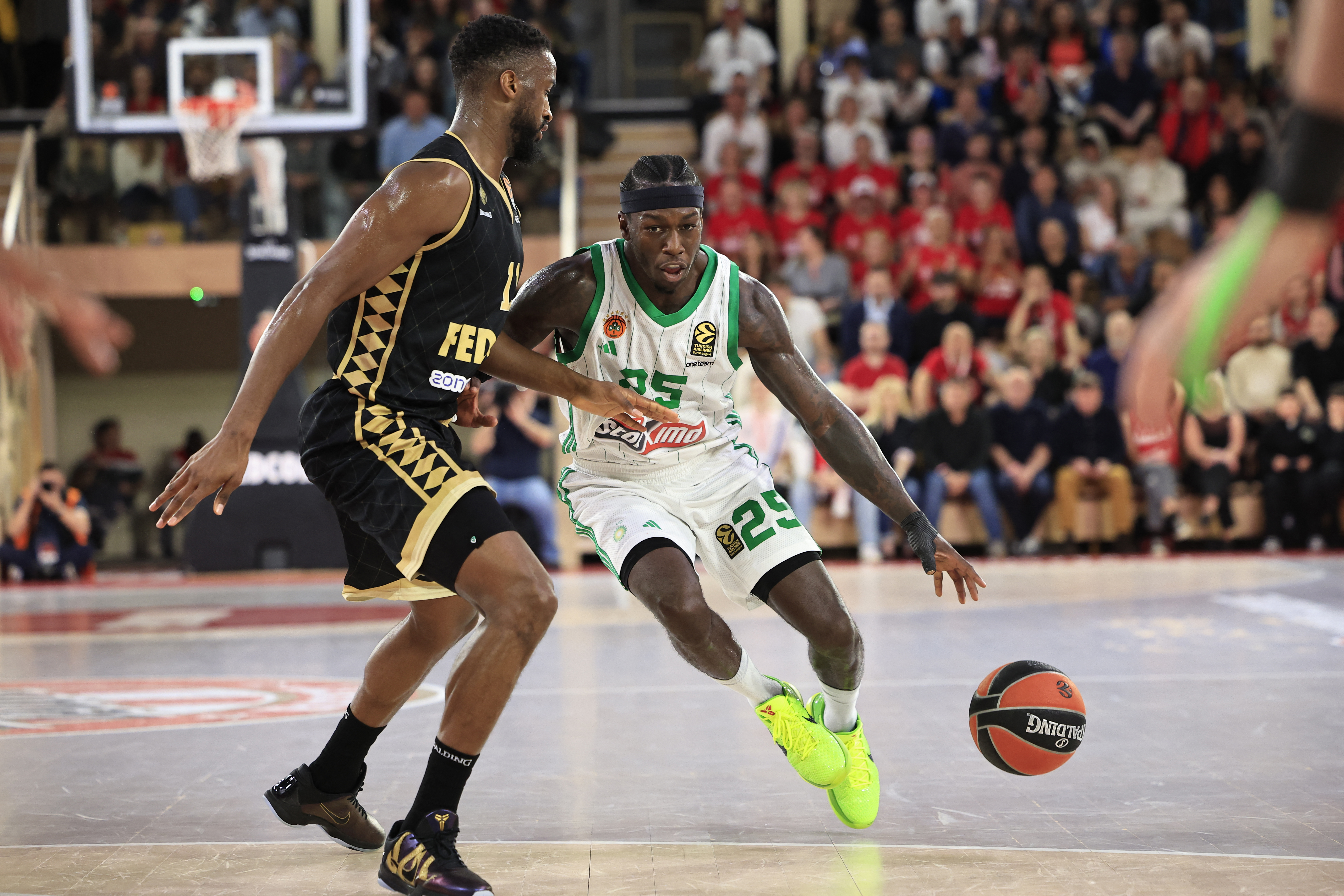 Panathinaikos Athens' US guard #25 Kendrick Nunn