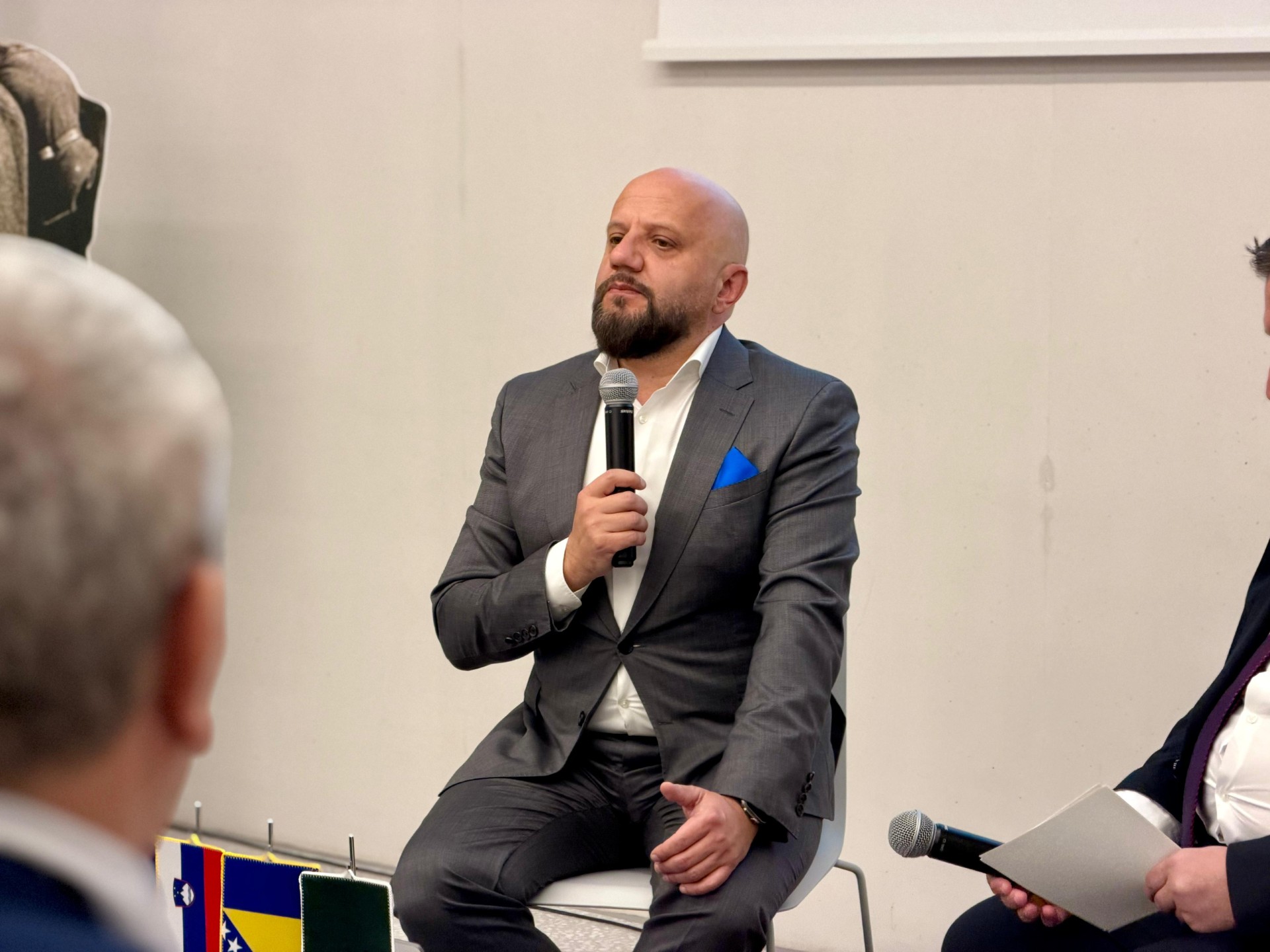 thumbnail_1000228529