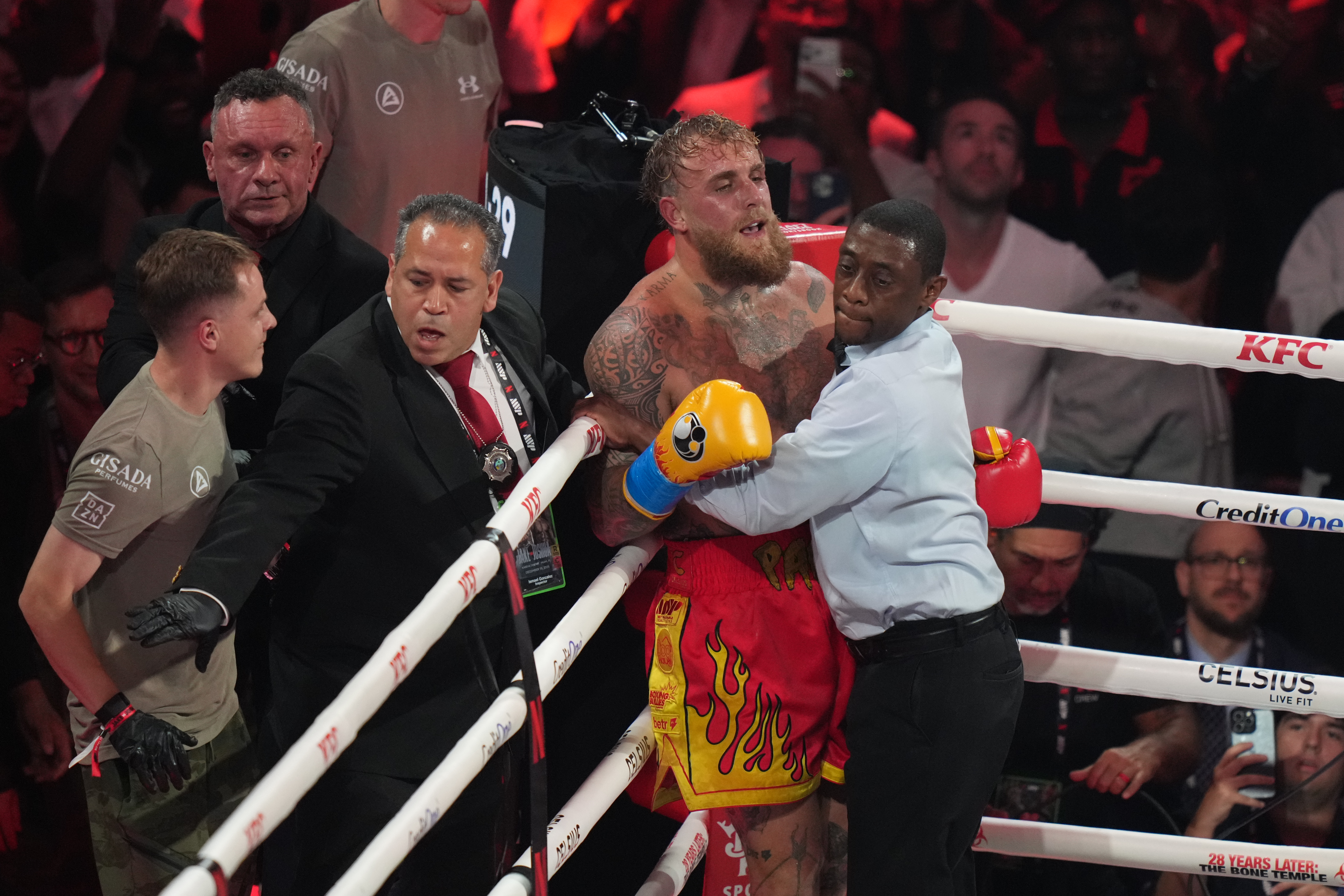 Jake Paul reacts in the corner of the ring during the heavyweight boxing match against Anthony Joshua, Friday, Dec. 19, 2025, in Miami, Fla. (AP Photo/Lynne Sladky)