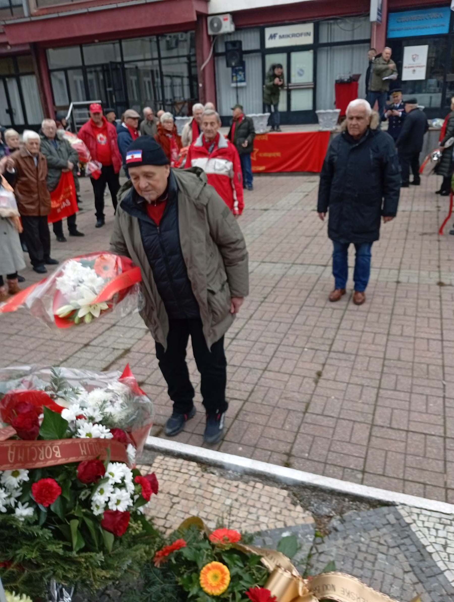 4 Odavanje pošte i polaganje cvijeća