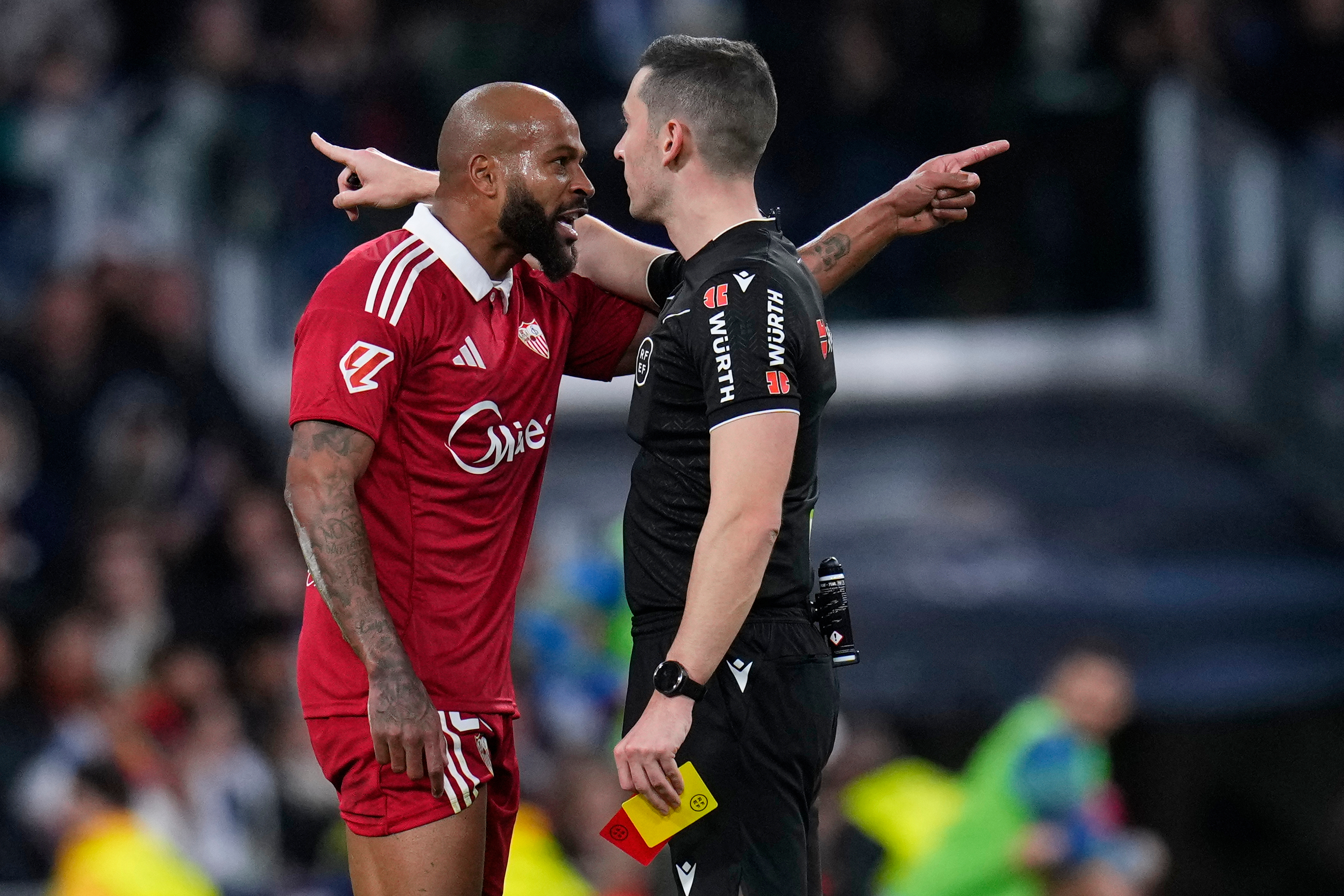 Referee Alejandro Muñiz Ruiz, shows a second yellow cards to Sevilla's Marcao who is then sent off during the Spanish La Liga soccer match between Real Madrid and Sevilla in Madrid, Spain, Saturday, Dec. 20, 2025. (AP Photo/Manu Fernandez)