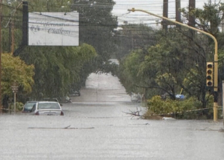 Storm leaves six dead and flooded streets in Argentina