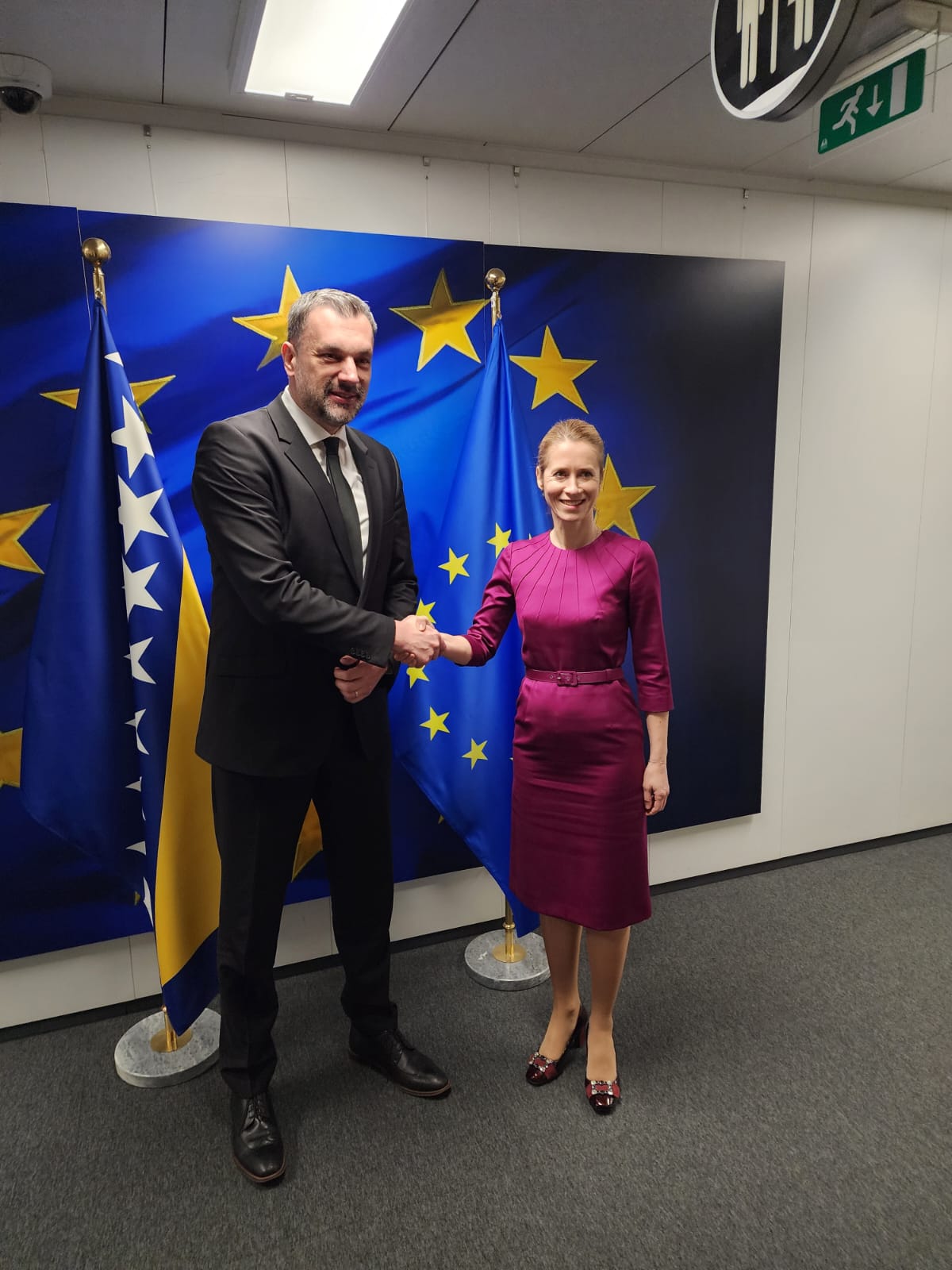 d9bb689c-3b8a-478a-b6f9-1528b1175f4c