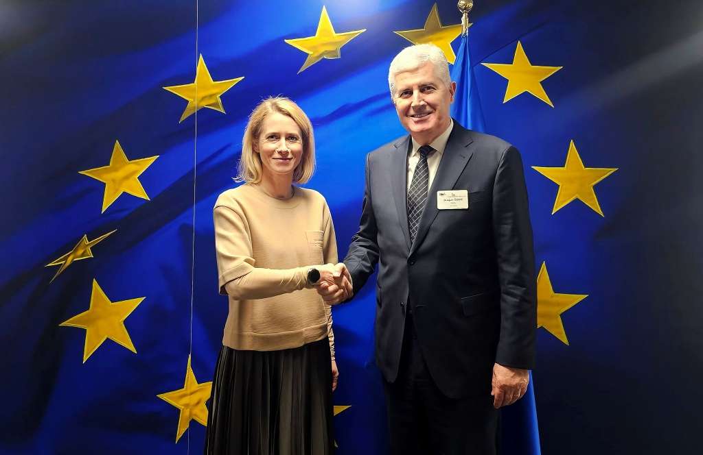 l_19fbd7128b8d0278d41729a04fa103a0