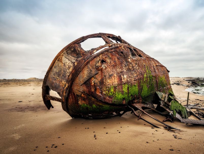 63047278-ilustracija-olupina-broda