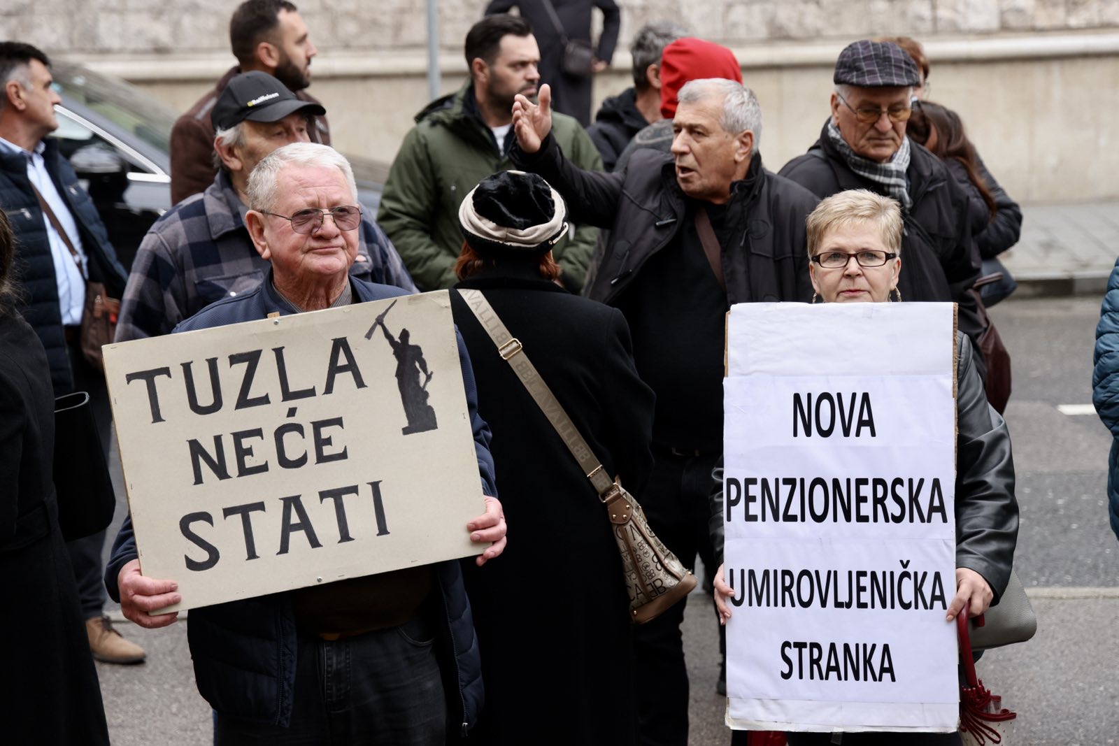 Protesti ispred Parlamenta FBiH/ FOTO: N1/ F.Z.