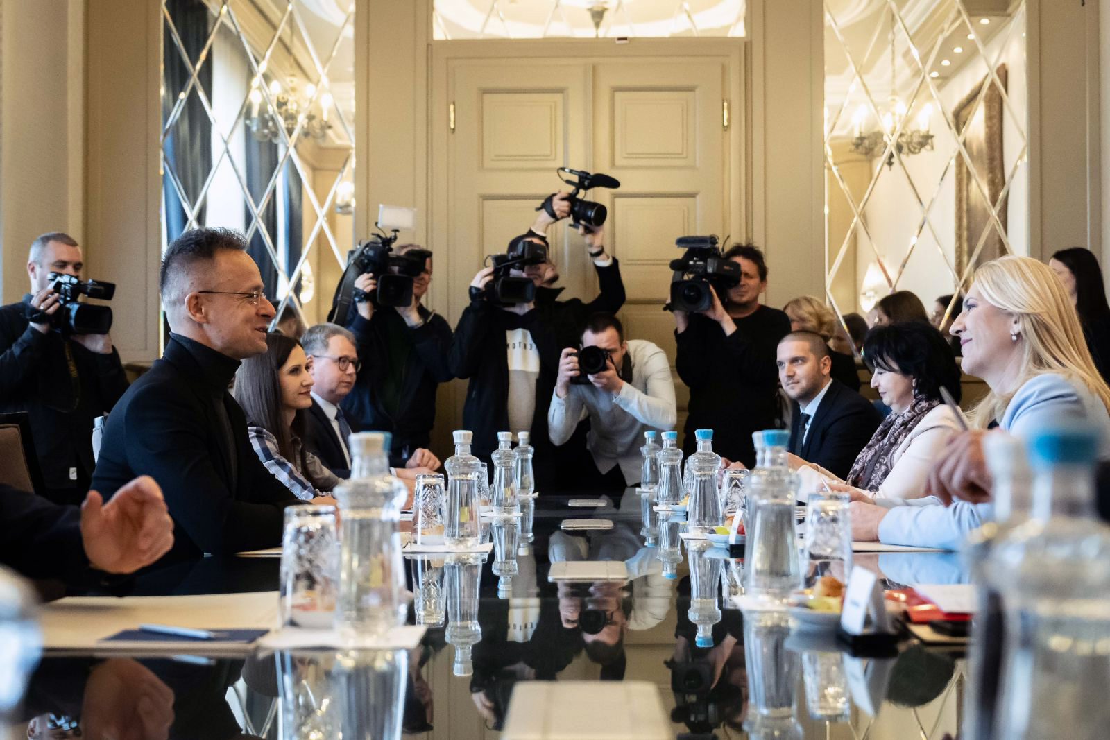 Будимпешта - Цвијановић -Сијарто -с