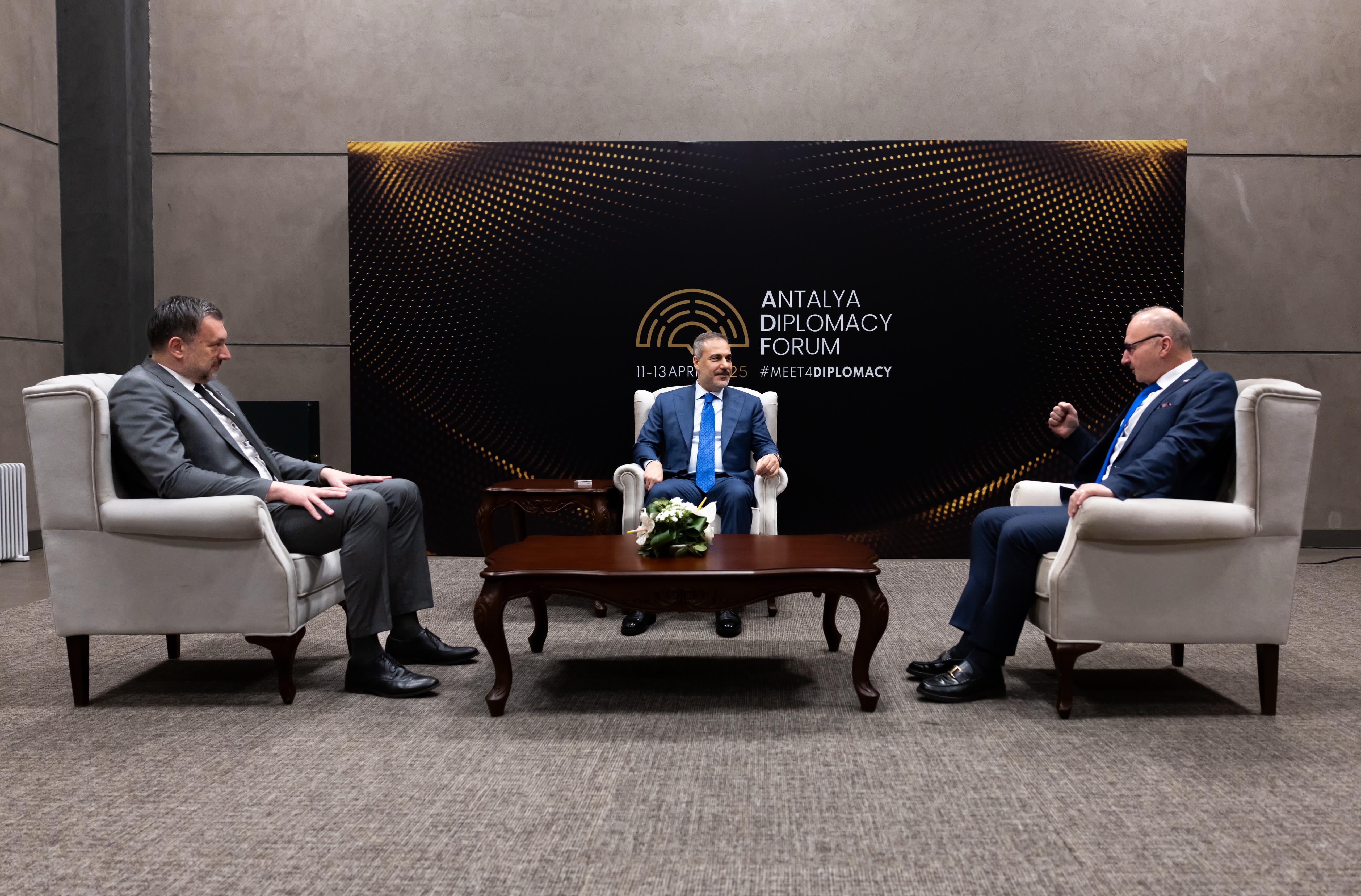 6db313eb-14a6-48b0-b001-c141040cb18a