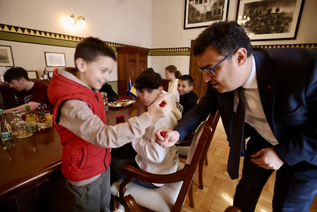 l_5bca712227b99b63763a96583794e43f