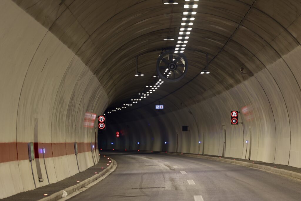 1705040870-tunel-autoput-1666956134-image00002-1024x683
