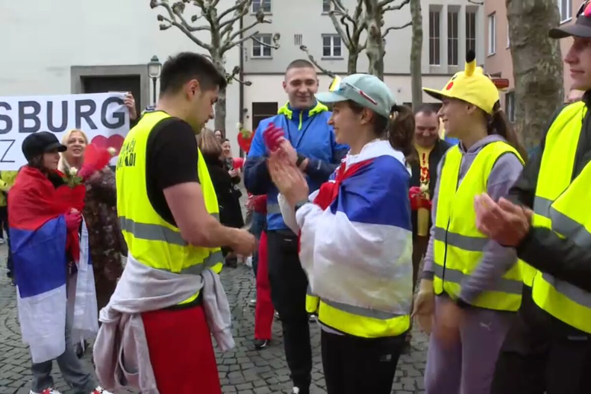 1746381081-maratonci2-1200x800